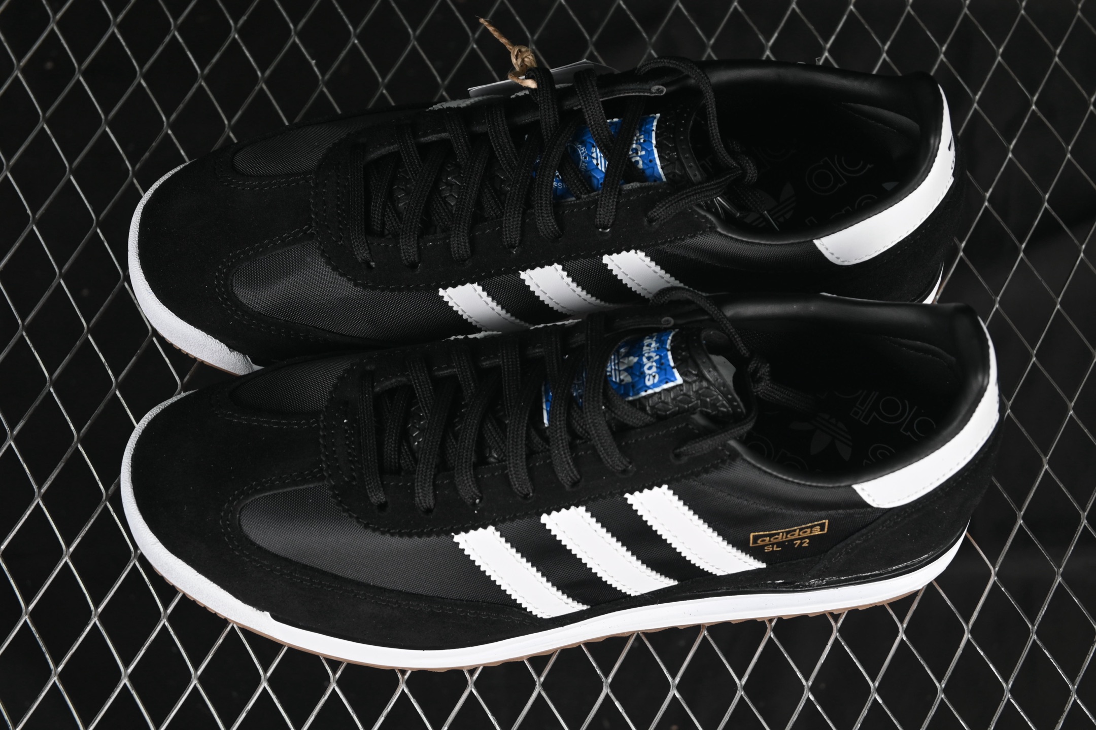 💰200纯原
 Adidas Originals SL 72 RS IH8017 阿迪经典复古慢跑鞋
尺码：36 36.5 37 38 38.5 39 40 40.5 41 42 42.5 43 44 44.5 45 Z.C3