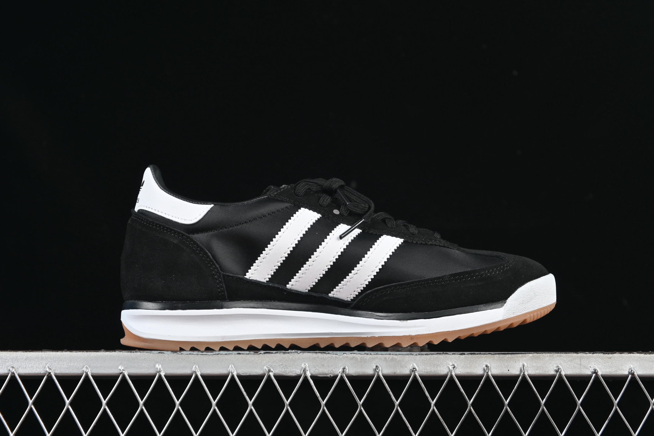 💰200纯原
 Adidas Originals SL 72 RS IH8017 阿迪经典复古慢跑鞋
尺码：36 36.5 37 38 38.5 39 40 40.5 41 42 42.5 43 44 44.5 45 Z.C3