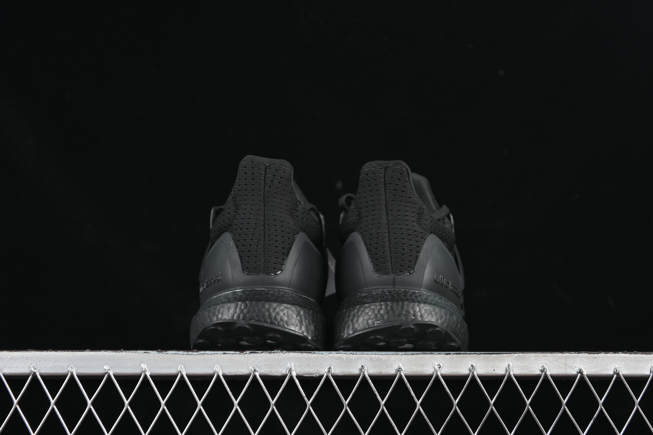  Adidas Ultra Boost 1.0 HQ4199 初代爆米花休闲运动套脚慢跑鞋
尺码：36