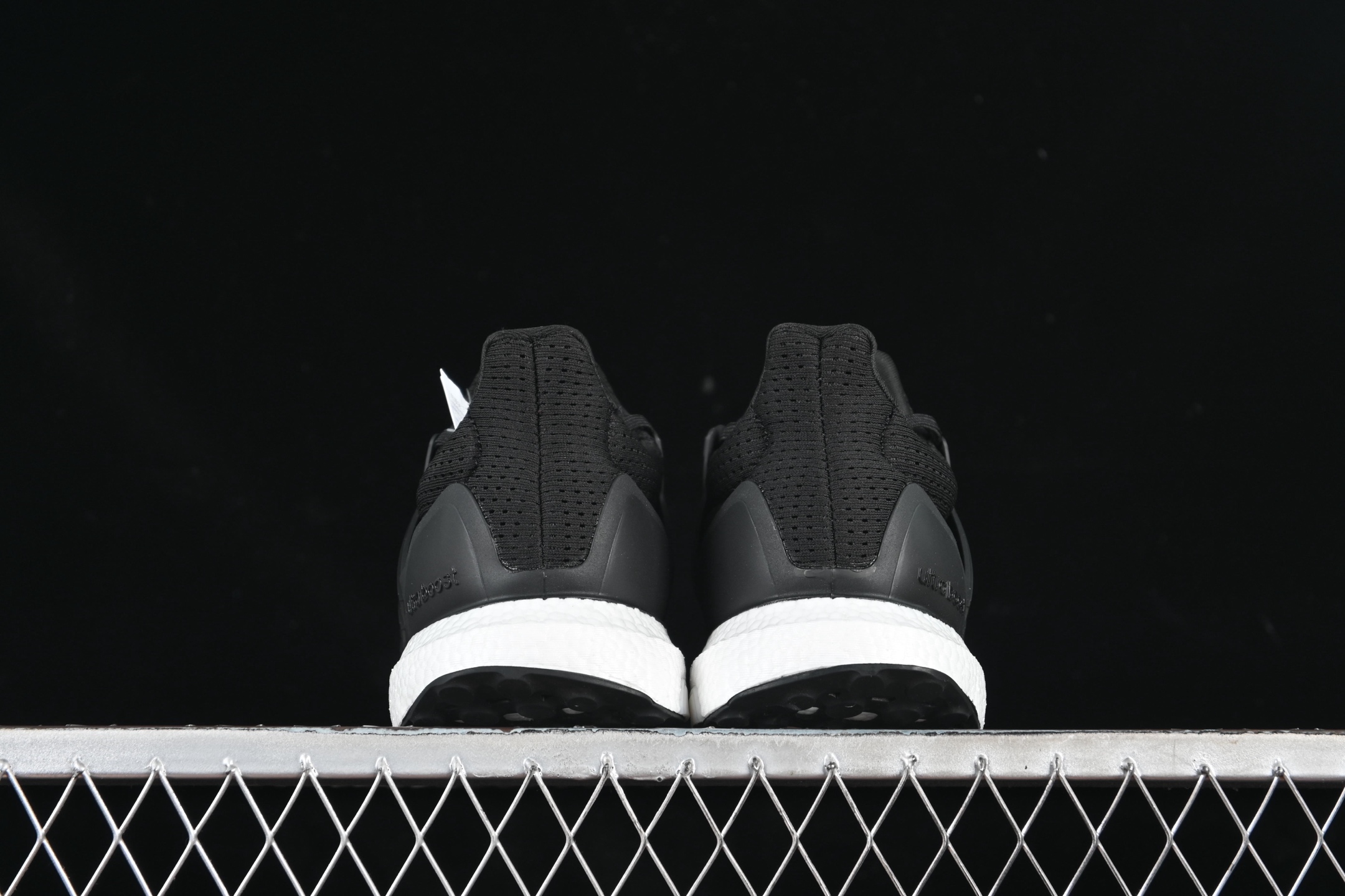  Adidas Ultra Boost 1.0 HQ4201 初代爆米花休闲运动套脚慢跑鞋
尺码：36