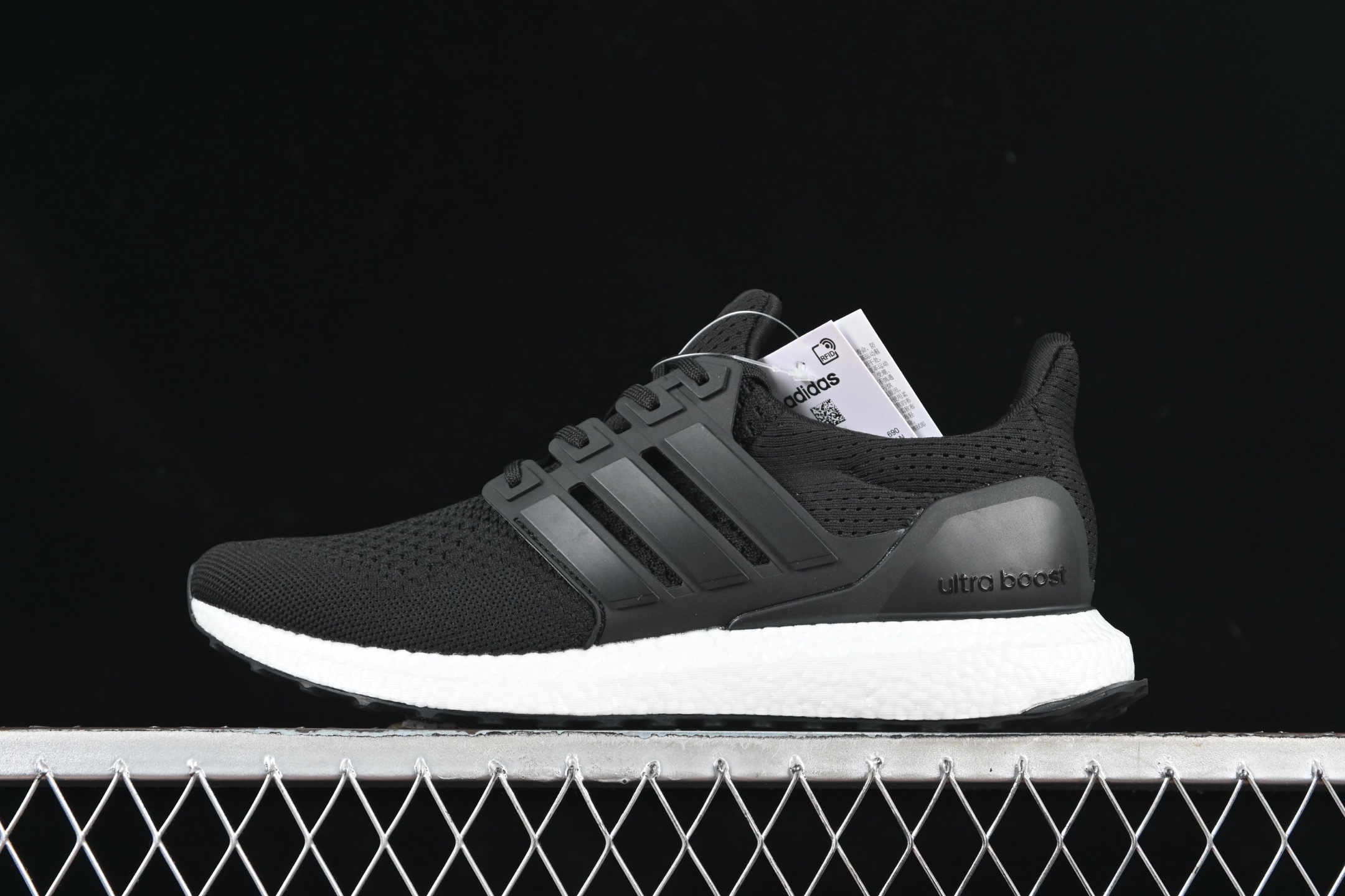  Adidas Ultra Boost 1.0 HQ4201 初代爆米花休闲运动套脚慢跑鞋
尺码：36
