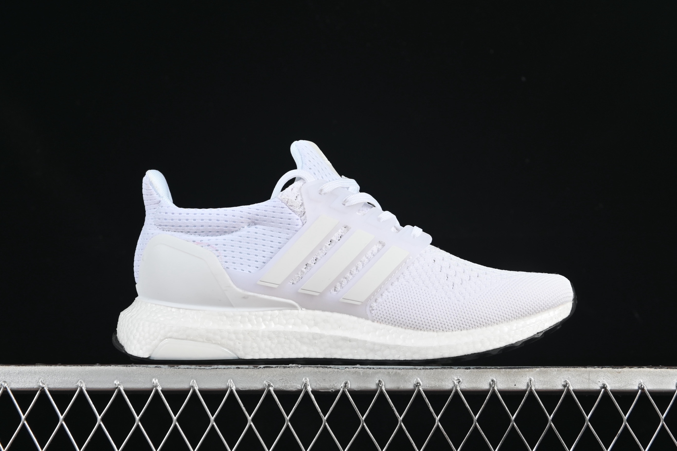  Adidas Ultra Boost 1.0 HQ4202 初代爆米花休闲运动套脚慢跑鞋
尺码：36