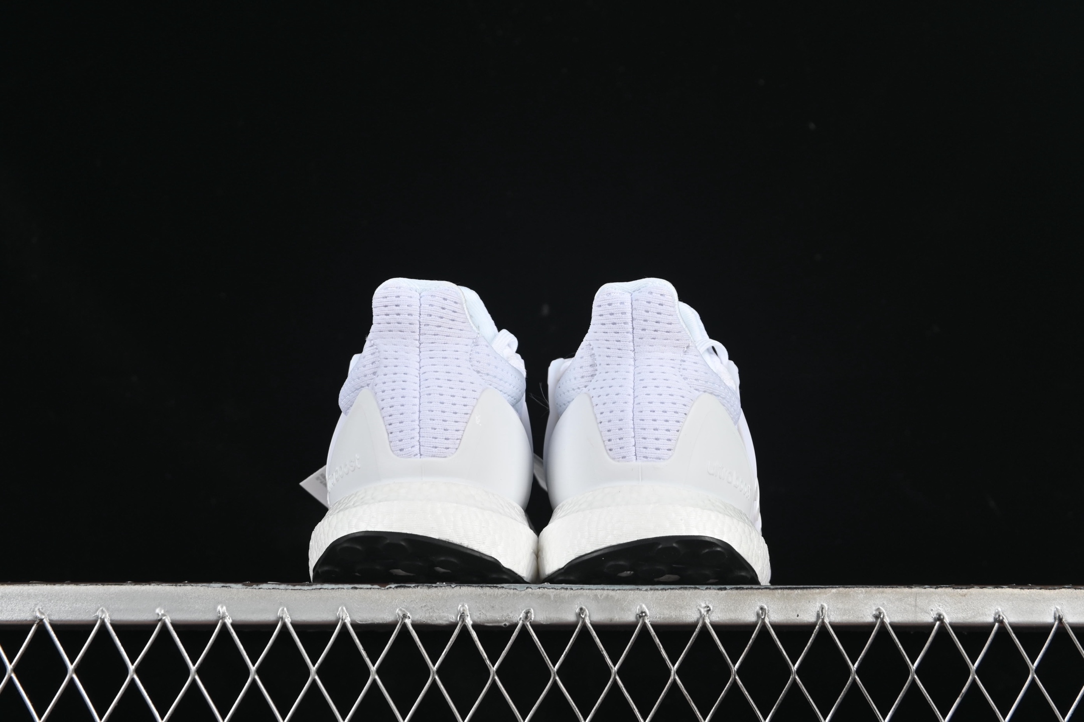 Adidas Ultra Boost 1.0 HQ4202 初代爆米花休闲运动套脚慢跑鞋
尺码：36