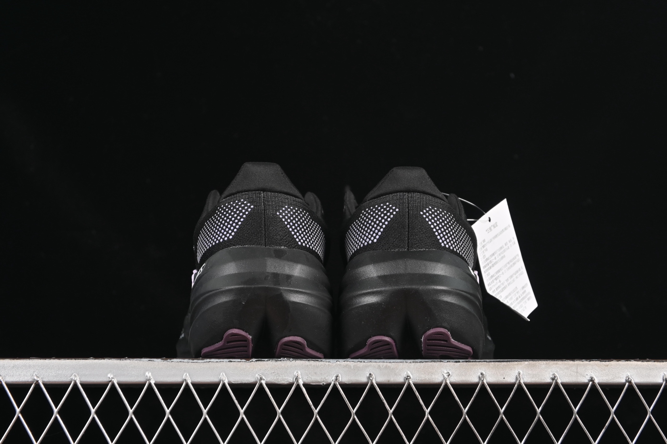 💰260纯原
Brooks Glycerin Max 布鲁克斯 男子缓震马拉松慢跑鞋 1204361B067
#广东超临界大底 原楦原纸板 客供原厂材料开发 极致一眼正品既视感 细节如图所示
尺码:36 36.5 37 38 38.5 39 40 40.5 41 42 42.5 43 44 44.5 45 46 N.C3