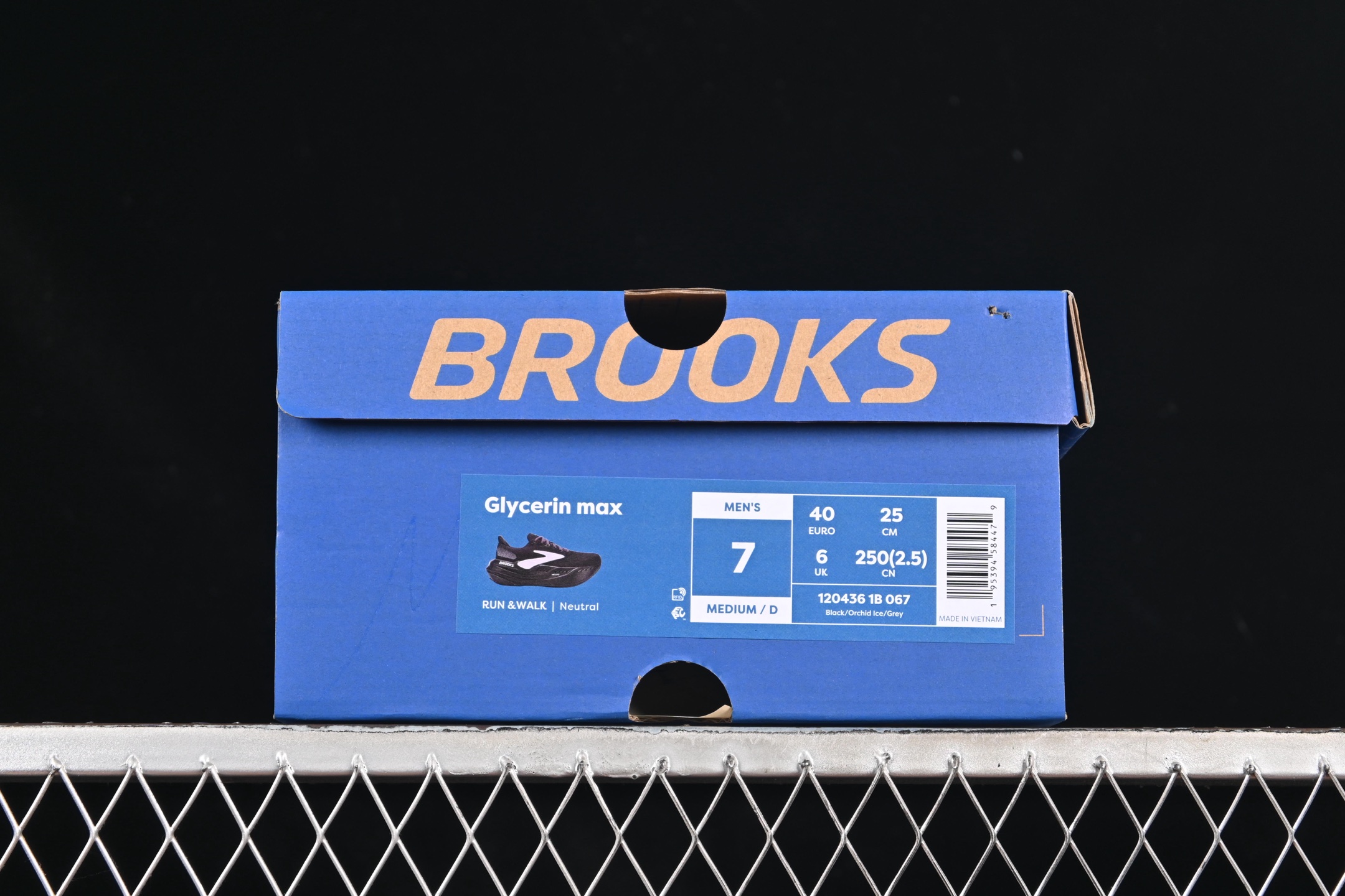 💰260纯原
Brooks Glycerin Max 布鲁克斯 男子缓震马拉松慢跑鞋 1204361B067
#广东超临界大底 原楦原纸板 客供原厂材料开发 极致一眼正品既视感 细节如图所示
尺码:36 36.5 37 38 38.5 39 40 40.5 41 42 42.5 43 44 44.5 45 46 N.C3