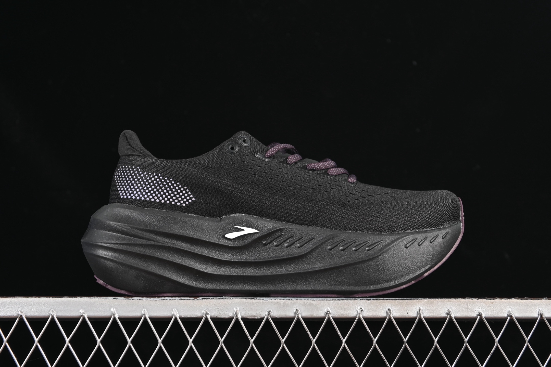 💰260纯原
Brooks Glycerin Max 布鲁克斯 男子缓震马拉松慢跑鞋 1204361B067
#广东超临界大底 原楦原纸板 客供原厂材料开发 极致一眼正品既视感 细节如图所示
尺码:36 36.5 37 38 38.5 39 40 40.5 41 42 42.5 43 44 44.5 45 46 N.C3