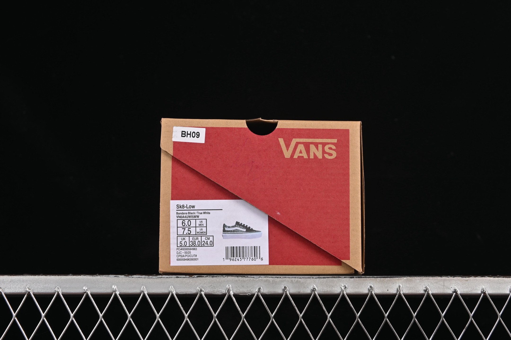 💰140纯原
 Vans Sk8-Low 万斯腰果花防滑休闲滑板鞋 VN0A4UWI5MW
#工艺：硫化1:1（重量1:1、真标、原钢印、材质标、鞋型标、合格证）
尺码：35 36 36.5 37 38 38.5 39 40 40.5 41 42 42.5 43 44 M.C3