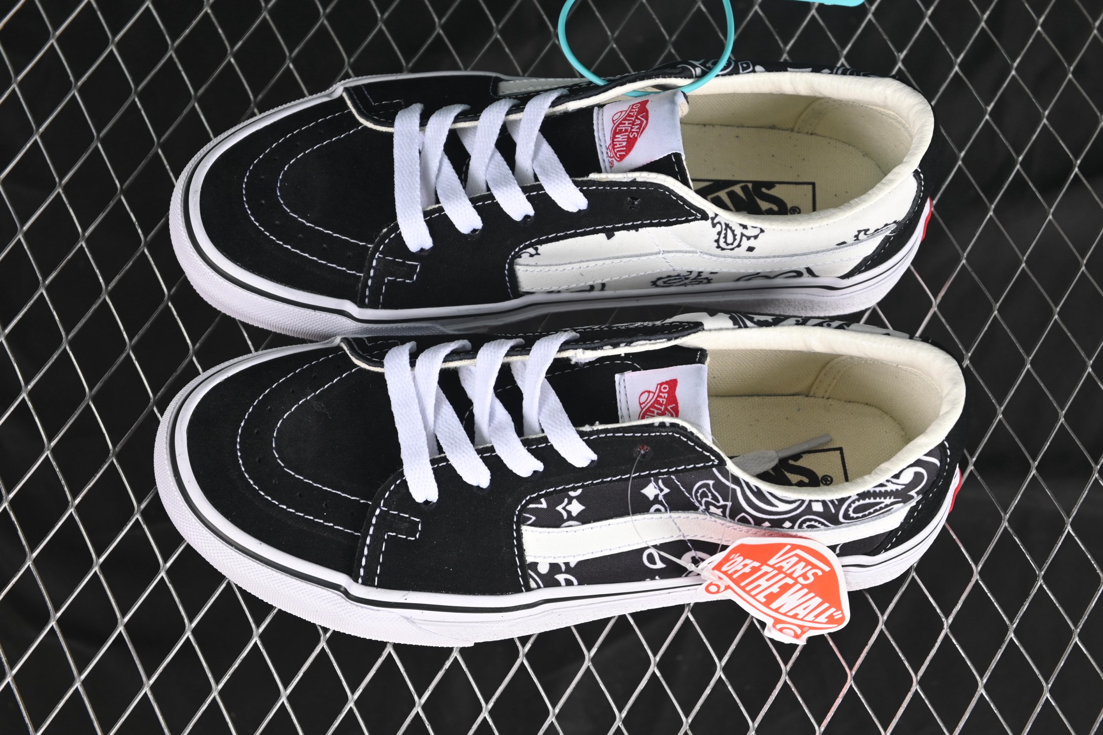 💰140纯原
 Vans Sk8-Low 万斯腰果花防滑休闲滑板鞋 VN0A4UWI5MW
#工艺：硫化1:1（重量1:1、真标、原钢印、材质标、鞋型标、合格证）
尺码：35 36 36.5 37 38 38.5 39 40 40.5 41 42 42.5 43 44 M.C3