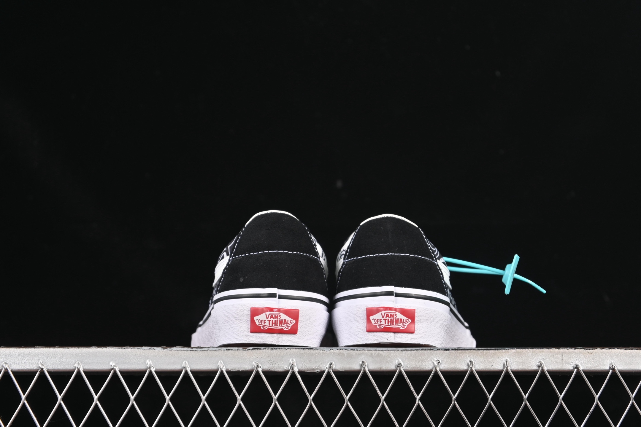 💰140纯原
 Vans Sk8-Low 万斯腰果花防滑休闲滑板鞋 VN0A4UWI5MW
#工艺：硫化1:1（重量1:1、真标、原钢印、材质标、鞋型标、合格证）
尺码：35 36 36.5 37 38 38.5 39 40 40.5 41 42 42.5 43 44 M.C3