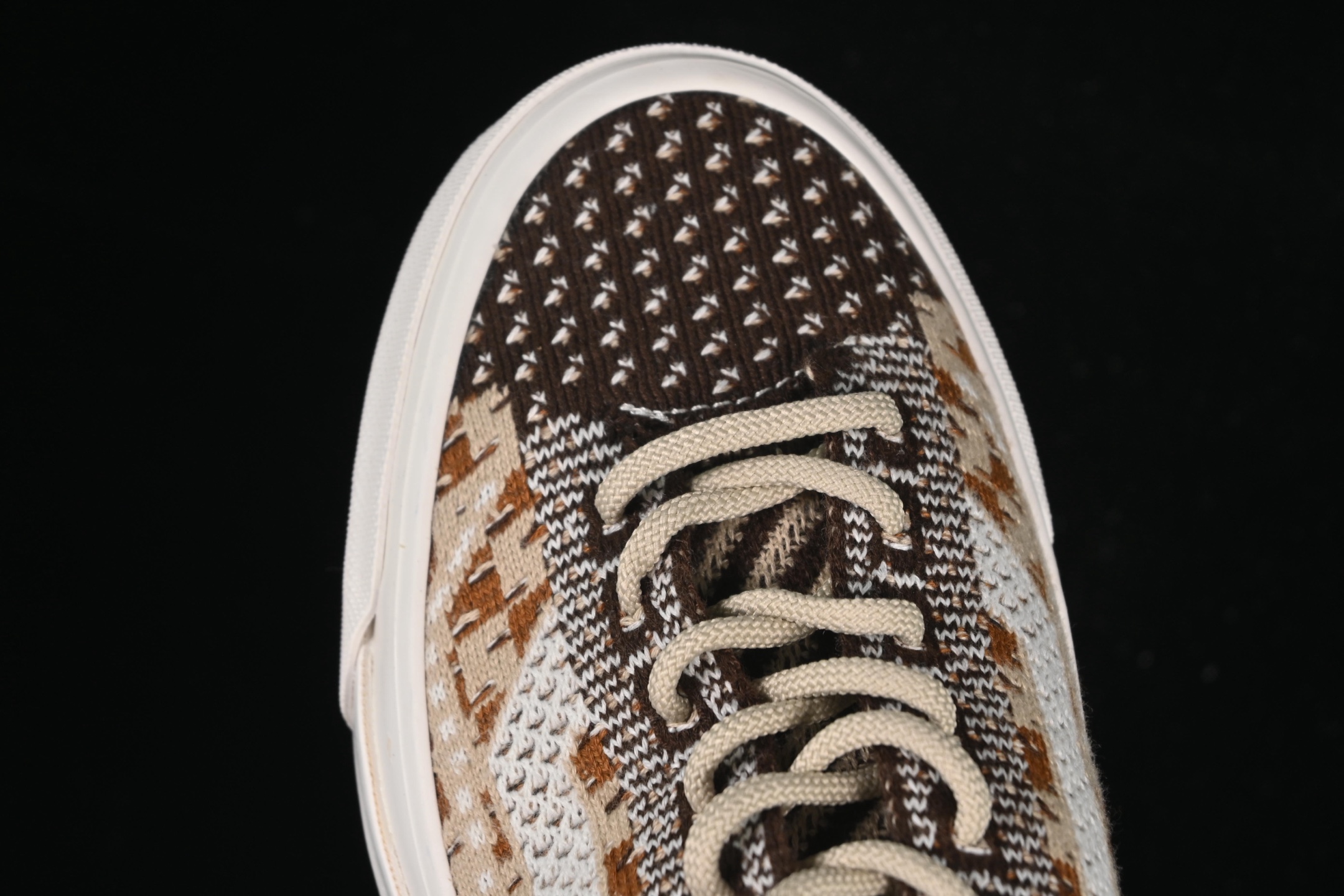 💰150纯原
Vans Old Skool 36 EK 编织系列 舒适百搭防滑耐磨休闲滑板鞋 VN000D51DMV
#鞋面采用编织面料工艺,舒适透气,独特新颖打破传统,复古感拉满。鞋底沿用招牌“华夫格”纹路,抓地力强,同时搭载缓震鞋垫,脚感轻盈贴合,适合日常通勤和滑板运动。
尺码:35 36 36.5 37 38 38.5 39 40 40.5 41 42 42.5 43 44 M.C3