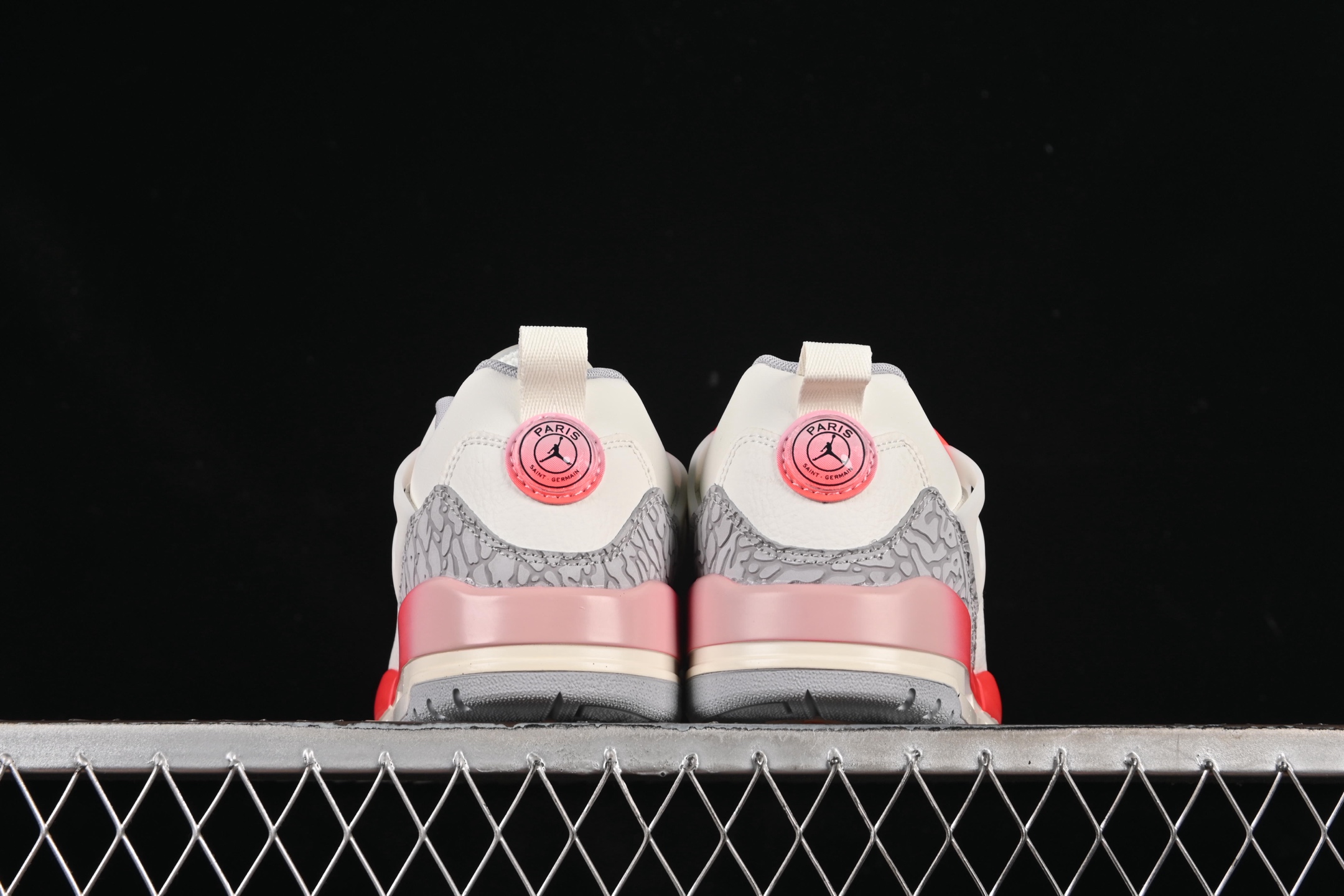 💰300纯原
 Jordan Spizike Low AJ 乔丹合体元素 文化休闲板鞋 HF8827-100
#整双鞋在 Air Jordan 5 Low 廓形的基础上，通过加入 AJ3 的爆裂纹和鞋底设计、AJ6 的鞋舌和鞋带束扣、AJ4 的鞋侧三角稳定贴片和鞋带孔等，
尺码：36 36.5 37.5 38 38.5 39 40 40.5 41 42 42.5 43 44 44.5 45 46 47.5 ZZD4