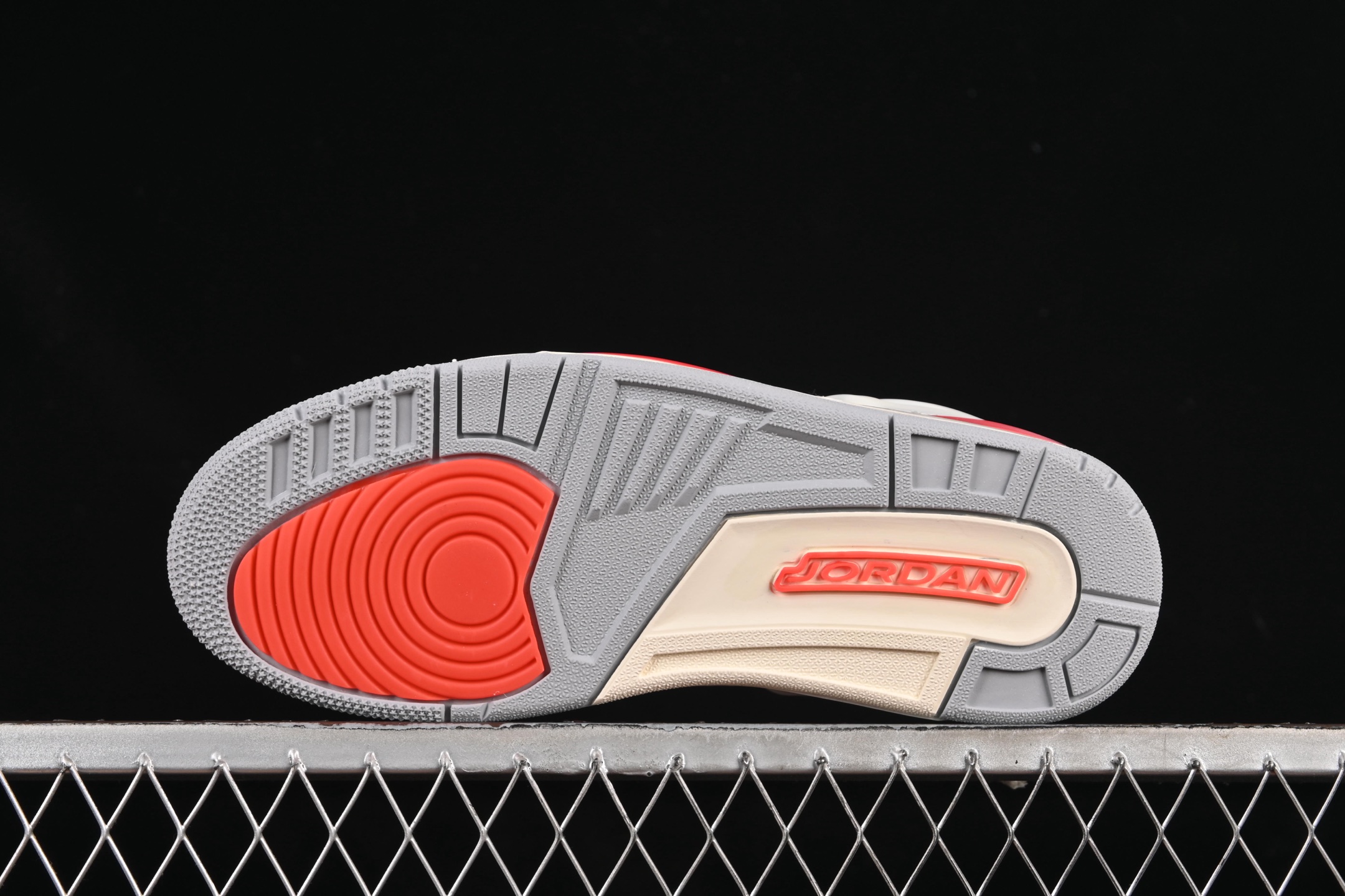 💰300纯原
 Jordan Spizike Low AJ 乔丹合体元素 文化休闲板鞋 HF8827-100
#整双鞋在 Air Jordan 5 Low 廓形的基础上，通过加入 AJ3 的爆裂纹和鞋底设计、AJ6 的鞋舌和鞋带束扣、AJ4 的鞋侧三角稳定贴片和鞋带孔等，
尺码：36 36.5 37.5 38 38.5 39 40 40.5 41 42 42.5 43 44 44.5 45 46 47.5 ZZD4