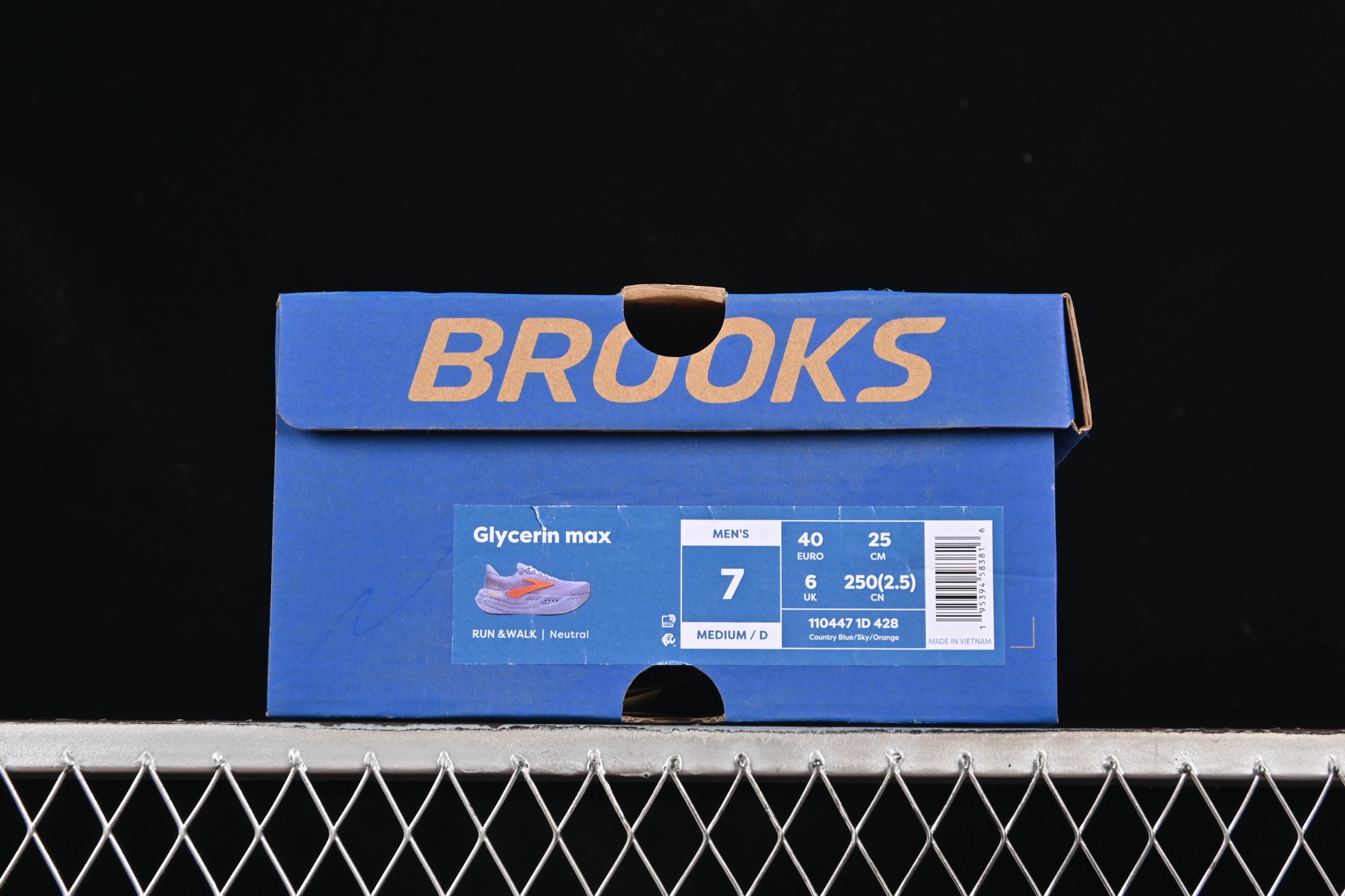 💰260纯原
 Brooks Glycerin Max 布鲁克斯 男子缓震马拉松慢跑鞋 1104471D428
#广东超临界大底 原楦原纸板 客供原厂材料开发 极致一眼正品既视感 细节如图所示
尺码：36 36.5 37 38 38.5 39 40 40.5 41 42 42.5 43 44 44.5 45 46 N.C3