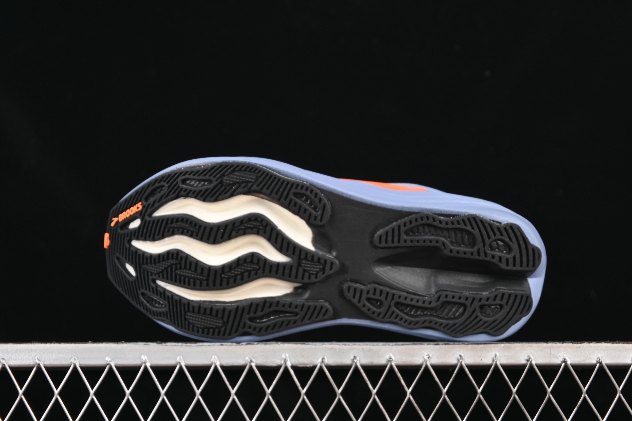 💰260纯原
 Brooks Glycerin Max 布鲁克斯 男子缓震马拉松慢跑鞋 1104471D428
#广东超临界大底 原楦原纸板 客供原厂材料开发 极致一眼正品既视感 细节如图所示
尺码：36 36.5 37 38 38.5 39 40 40.5 41 42 42.5 43 44 44.5 45 46 N.C3