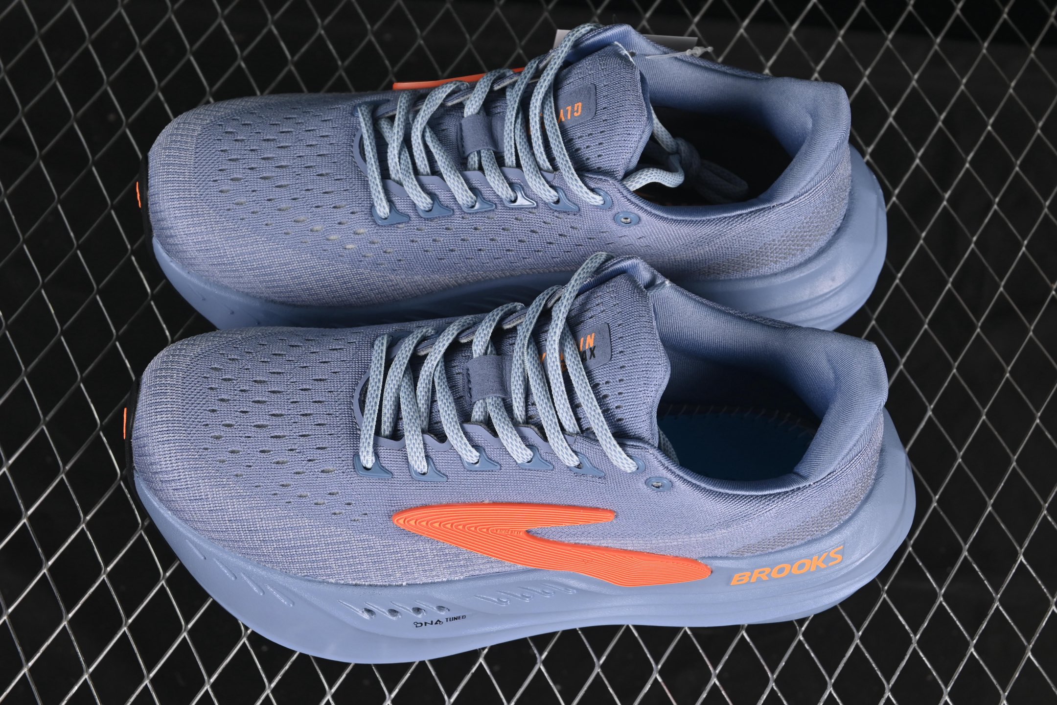 💰260纯原
 Brooks Glycerin Max 布鲁克斯 男子缓震马拉松慢跑鞋 1104471D428
#广东超临界大底 原楦原纸板 客供原厂材料开发 极致一眼正品既视感 细节如图所示
尺码：36 36.5 37 38 38.5 39 40 40.5 41 42 42.5 43 44 44.5 45 46 N.C3