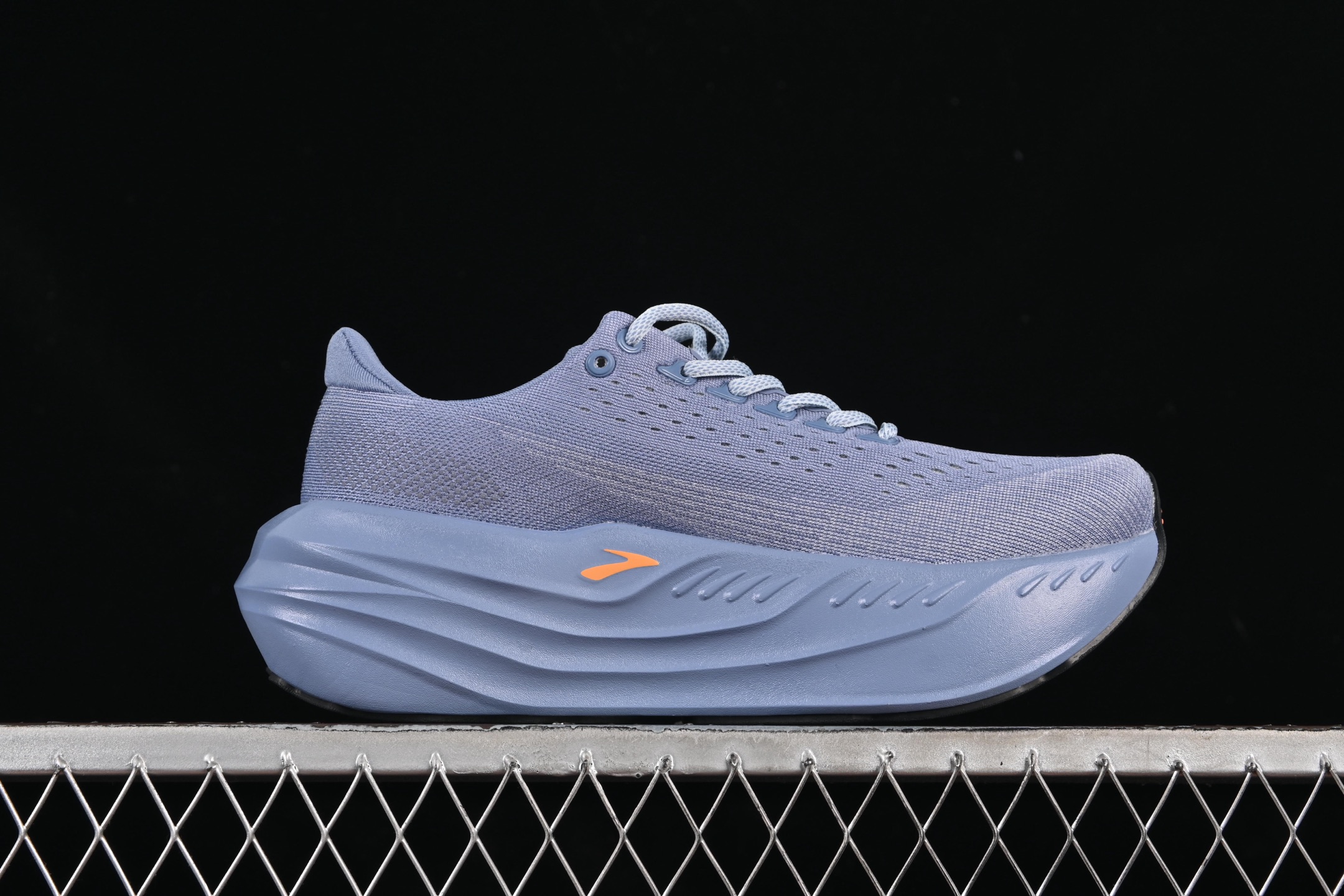 💰260纯原
 Brooks Glycerin Max 布鲁克斯 男子缓震马拉松慢跑鞋 1104471D428
#广东超临界大底 原楦原纸板 客供原厂材料开发 极致一眼正品既视感 细节如图所示
尺码：36 36.5 37 38 38.5 39 40 40.5 41 42 42.5 43 44 44.5 45 46 N.C3