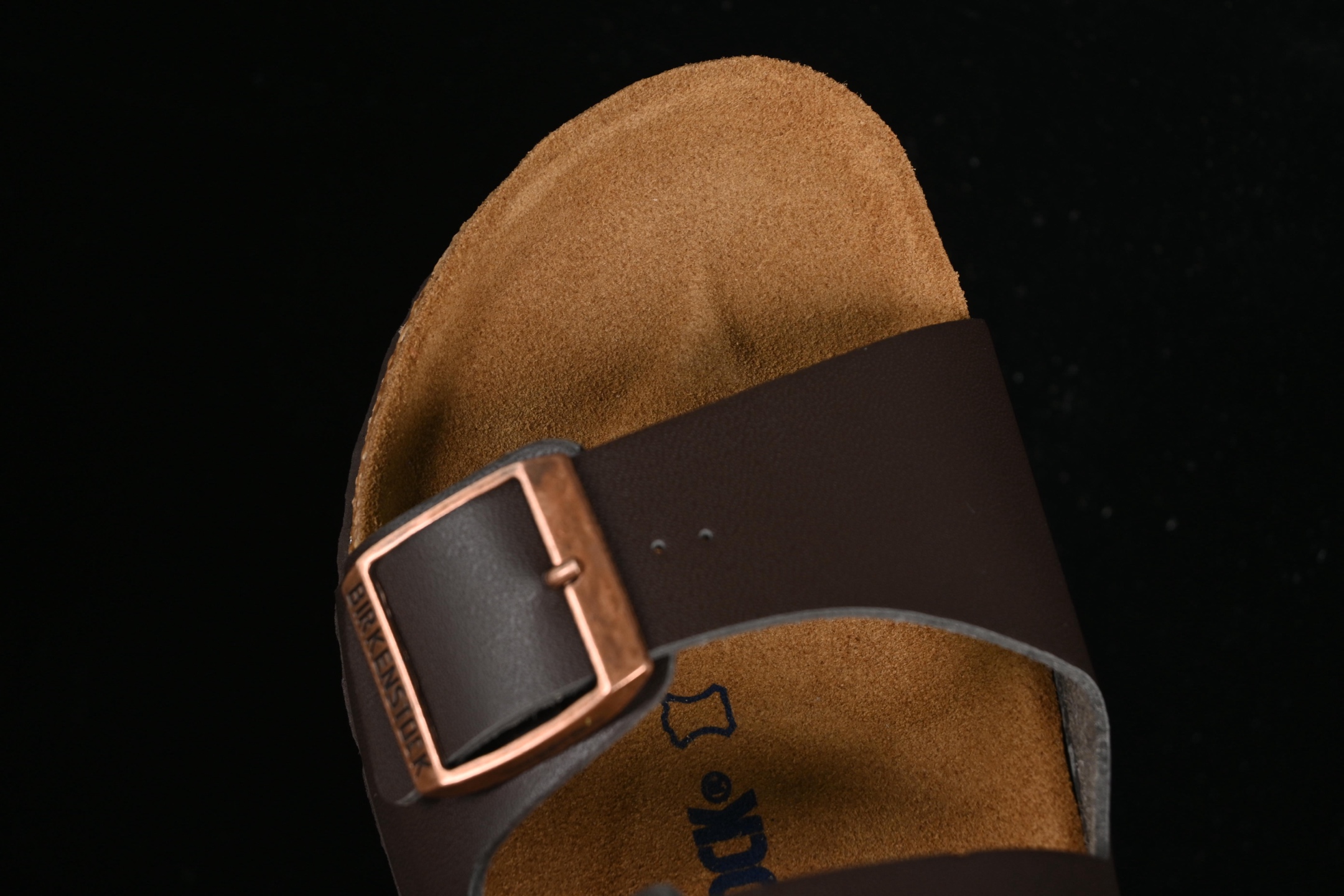 💰220纯原
 Birkenstock 勃肯凉鞋系列 红棕
#采用质地柔软牛皮绒面革植入羊羔毛鞋垫和里衬材质 中底搭载缓震软木橡胶
尺码：35 36 37 38 39 40 41 42 43 44 45 G.D4