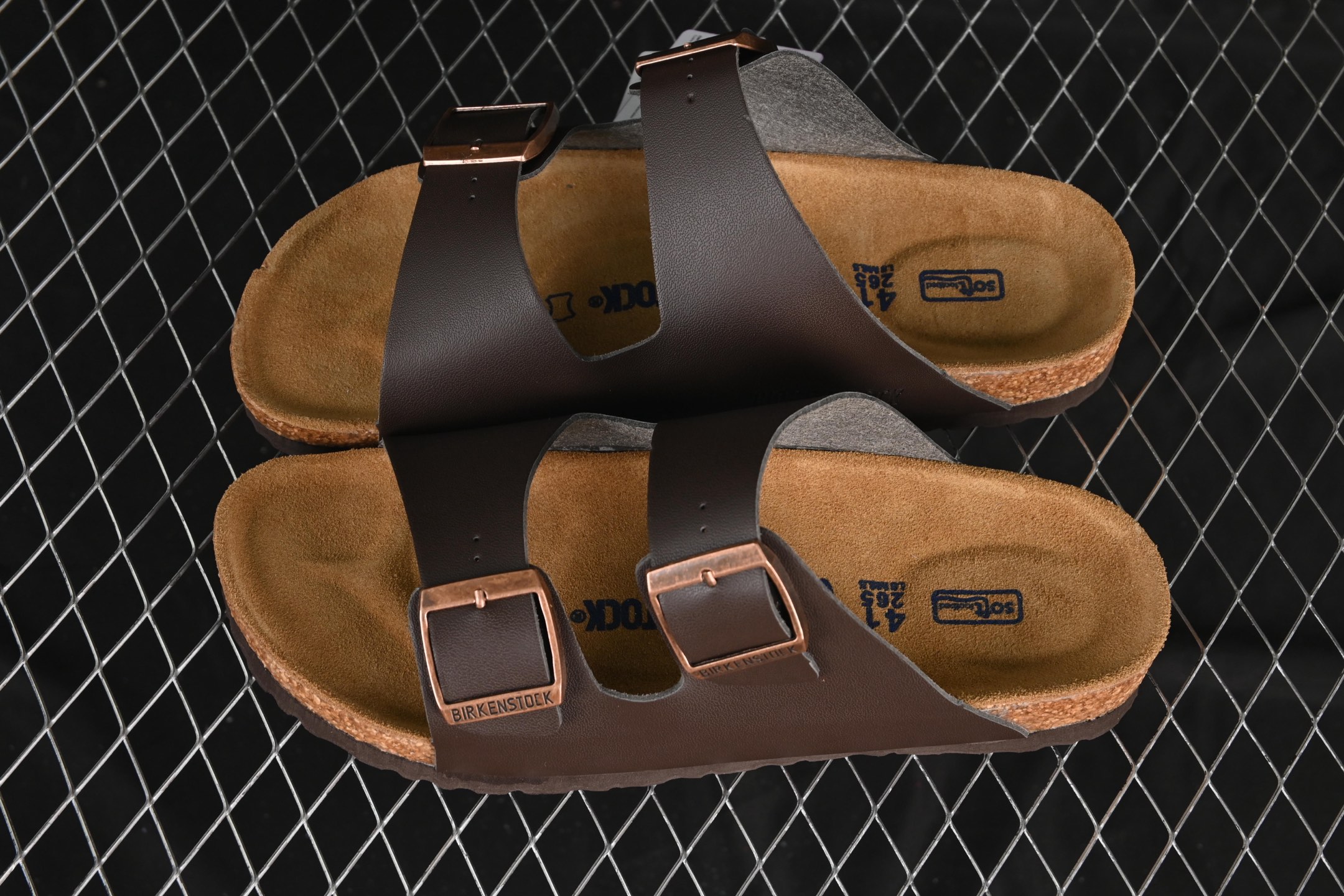 💰220纯原
 Birkenstock 勃肯凉鞋系列 红棕
#采用质地柔软牛皮绒面革植入羊羔毛鞋垫和里衬材质 中底搭载缓震软木橡胶
尺码：35 36 37 38 39 40 41 42 43 44 45 G.D4