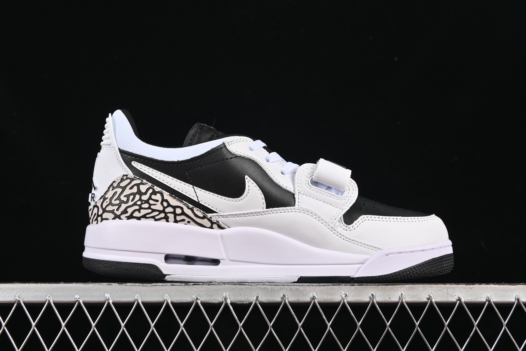 💰200真标💰240公司级💰280纯原
Air Jordan Legacy 312 Low AJ312 乔312 魔术贴三合一板鞋 CD7069-111
尺码:36 36.5 37.5 38 38.5 39 40 40.5 41 42 42.5 43 44 44.5 45 46 47.5 G.D4