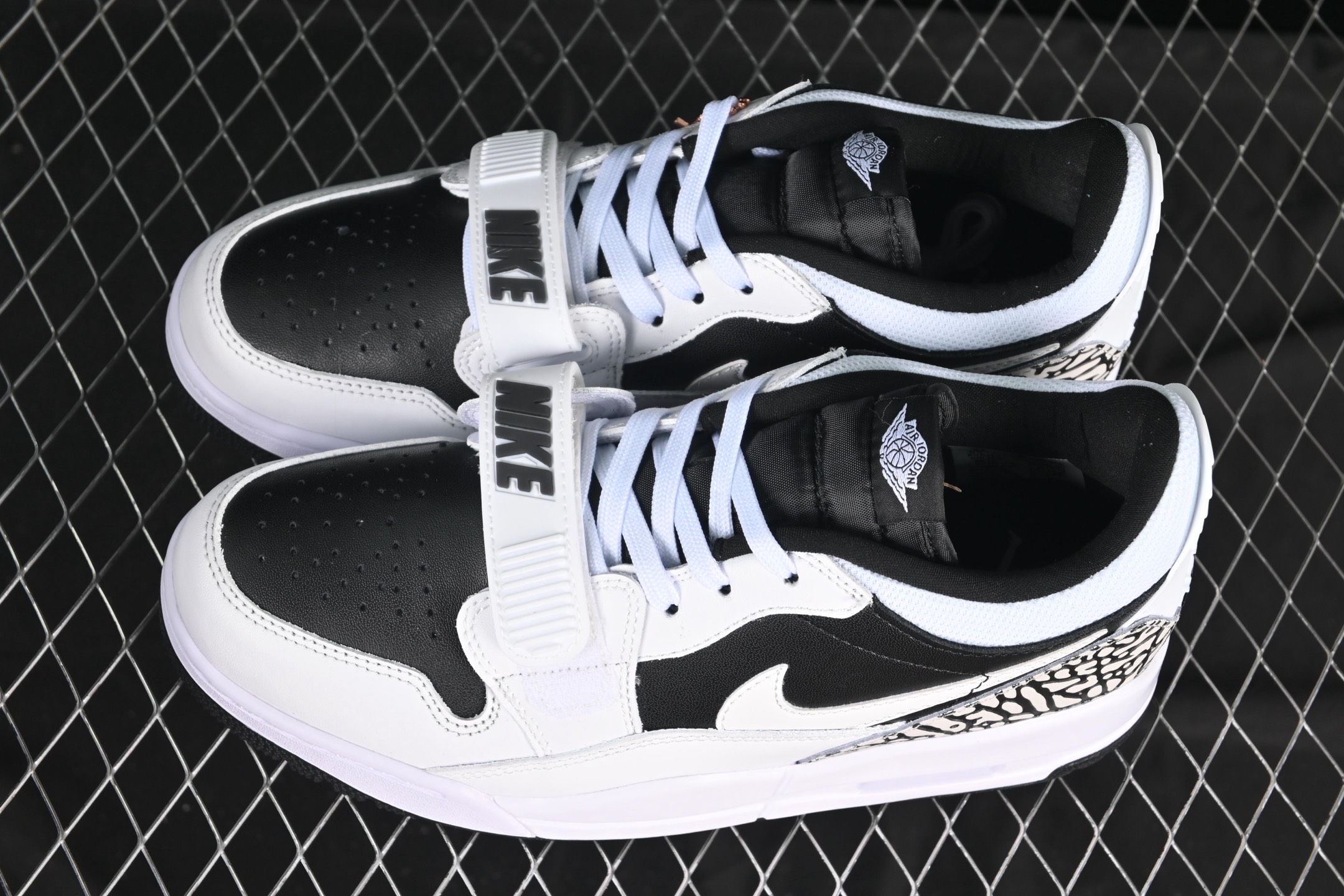 💰200真标💰240公司级💰280纯原
Air Jordan Legacy 312 Low AJ312 乔312 魔术贴三合一板鞋 CD7069-111
尺码:36 36.5 37.5 38 38.5 39 40 40.5 41 42 42.5 43 44 44.5 45 46 47.5 G.D4