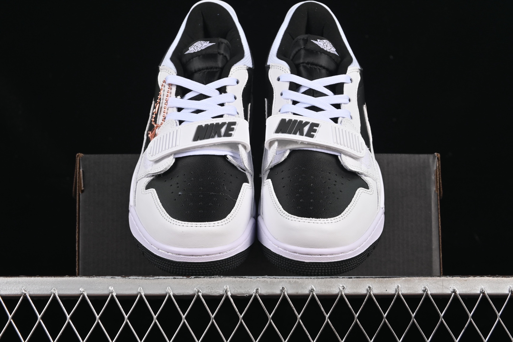 💰200真标💰240公司级💰280纯原
Air Jordan Legacy 312 Low AJ312 乔312 魔术贴三合一板鞋 CD7069-111
尺码:36 36.5 37.5 38 38.5 39 40 40.5 41 42 42.5 43 44 44.5 45 46 47.5 G.D4