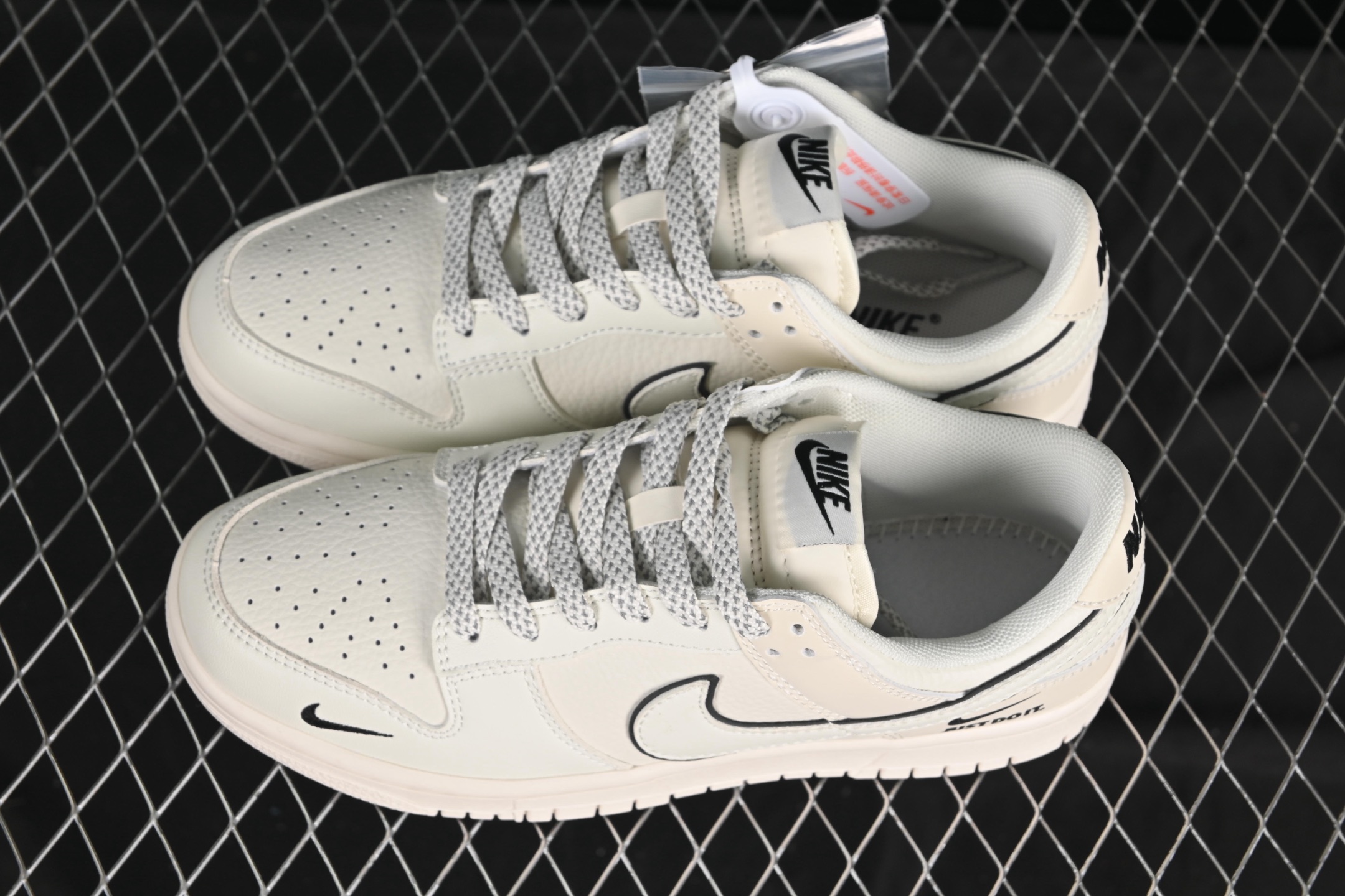 💰280公司级💰380纯原
Nike SB Dunk Low "Just Do it" 周年高端定制 低帮休闲板鞋 CS1688-110
#定制鞋盒 大厂纯原品质出货 超高清洁度 皮料切割干净无任何毛边 细节完美
尺码:36 36.5 37.5 38 38.5 39 40 40.5 41 42 42.5 43 44 44.5 45 9.E5