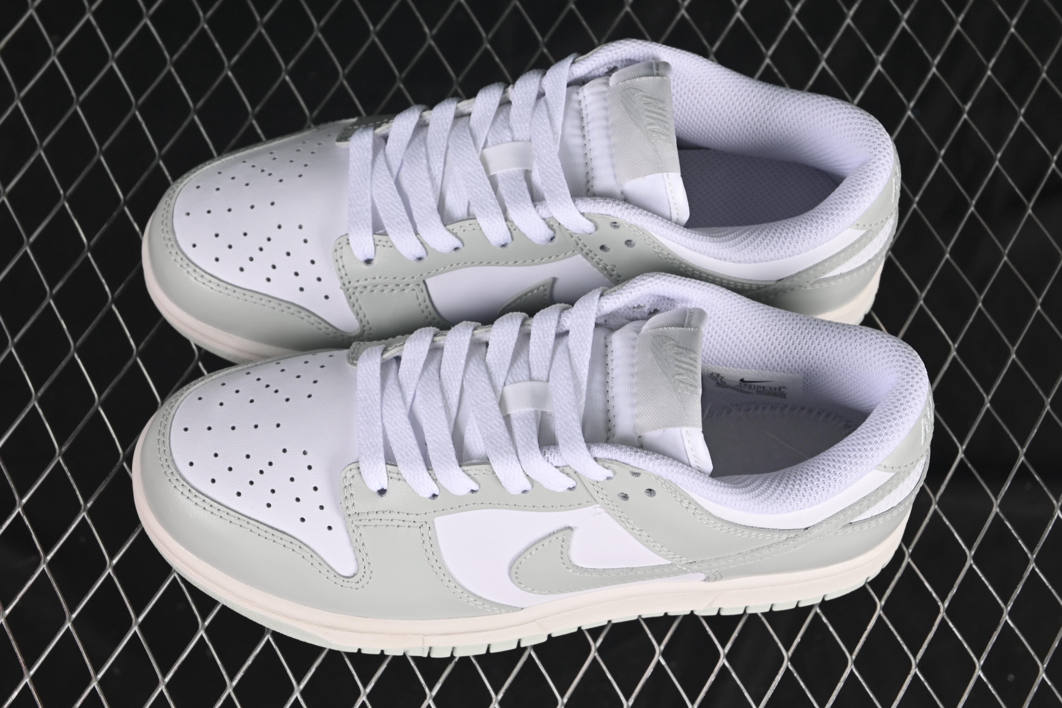 💰200真标💰260公司级💰360纯原
Nike SB Dunk Low 白灰色 低帮休闲板鞋 FB9109-124
尺码：35.5 36 36.5 37.5 38 38.5 39 40 40.5 41 42 42.5 43 44 9.E5