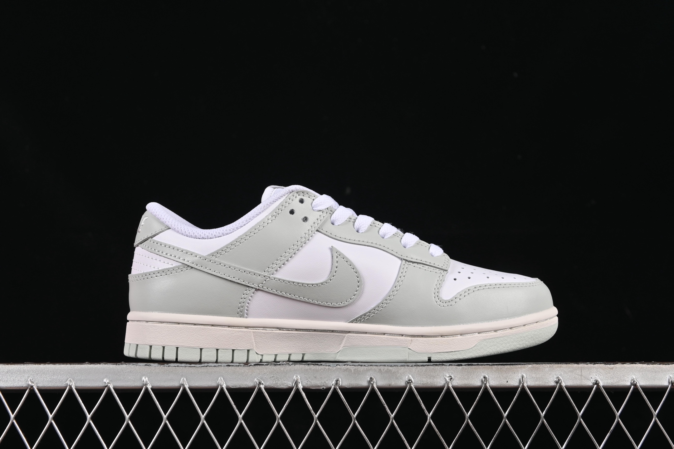 💰200真标💰260公司级💰360纯原
Nike SB Dunk Low 白灰色 低帮休闲板鞋 FB9109-124
尺码：35.5 36 36.5 37.5 38 38.5 39 40 40.5 41 42 42.5 43 44 9.E5
