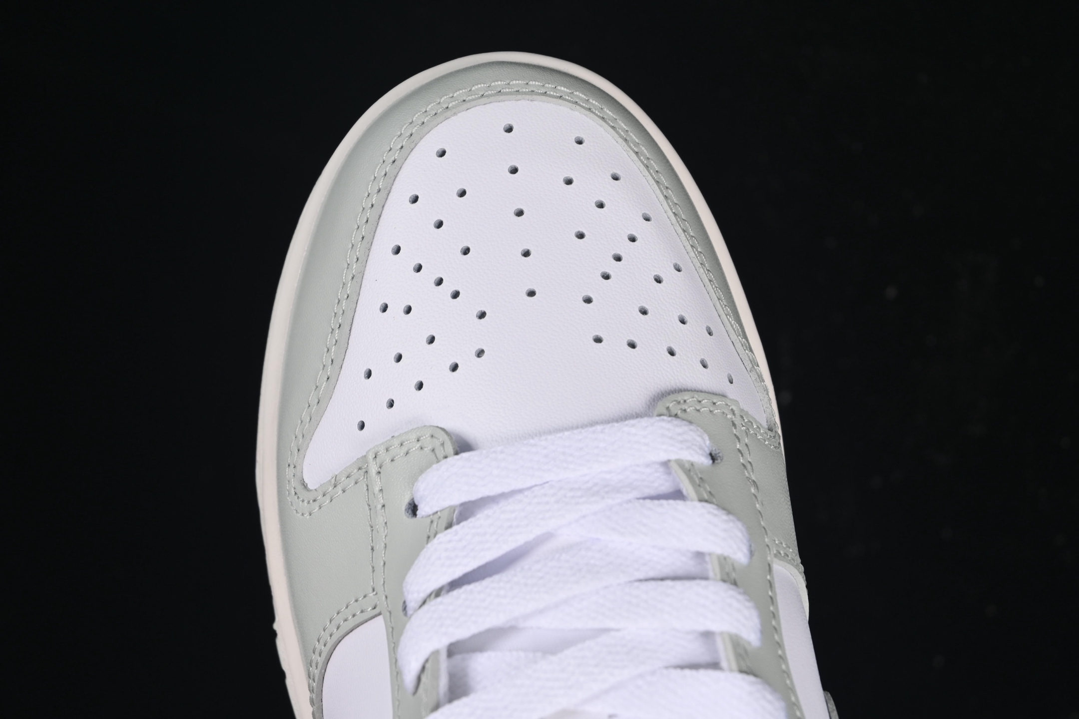 💰200真标💰260公司级💰360纯原
Nike SB Dunk Low 白灰色 低帮休闲板鞋 FB9109-124
尺码：35.5 36 36.5 37.5 38 38.5 39 40 40.5 41 42 42.5 43 44 9.E5