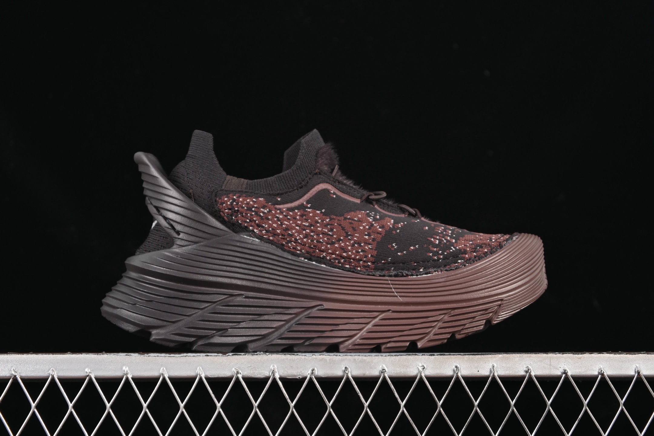 💰240纯原
HOKA ONE ONE Restore 经典百搭舒适减震防滑低帮跑鞋 1169090 CHO
#鞋款特别研发使用性能独特的几何形跑鞋中底,鞋底更厚、更高、回弹性也更好,除了卓越的缓冲性能,它还能为各种阶段的跑者带来更具动感、更加稳定的跑步体验。
尺码:36 36.5 37 38 38.5 39 40 40.5 41 42 42.5 43 44 45 X.D4