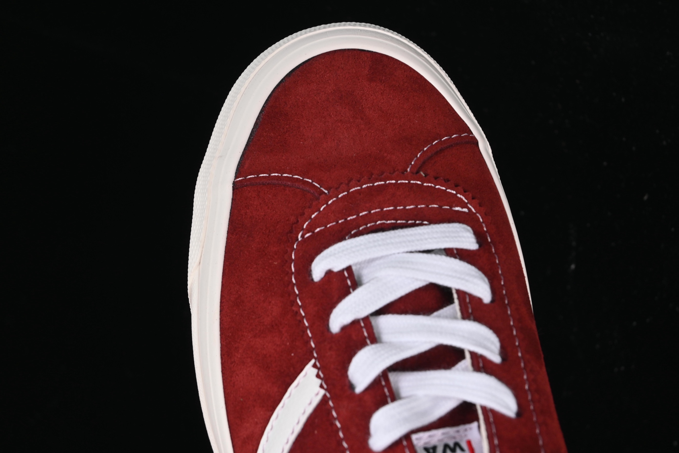 💰150纯原
Vans Vault Og Epoch Sport Lx 麂皮复古低帮帆布硫化鞋 VN0A3WLQQA6
#工艺:硫化1:1(重量1:1、真标、原钢印、材质标、鞋型标、合格证)
尺码:35 36 36.5 37 38 38.5 39 40 40.5 41 42 42.5 43 44 M.C3