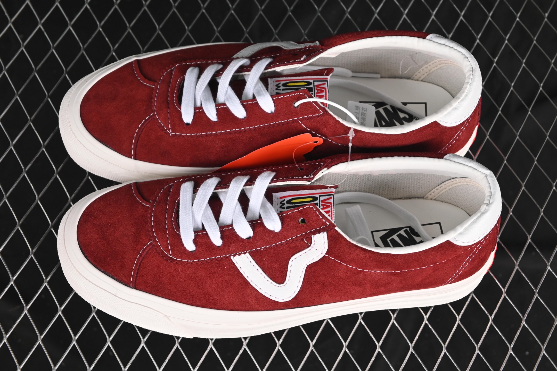 💰150纯原
Vans Vault Og Epoch Sport Lx 麂皮复古低帮帆布硫化鞋 VN0A3WLQQA6
#工艺:硫化1:1(重量1:1、真标、原钢印、材质标、鞋型标、合格证)
尺码:35 36 36.5 37 38 38.5 39 40 40.5 41 42 42.5 43 44 M.C3