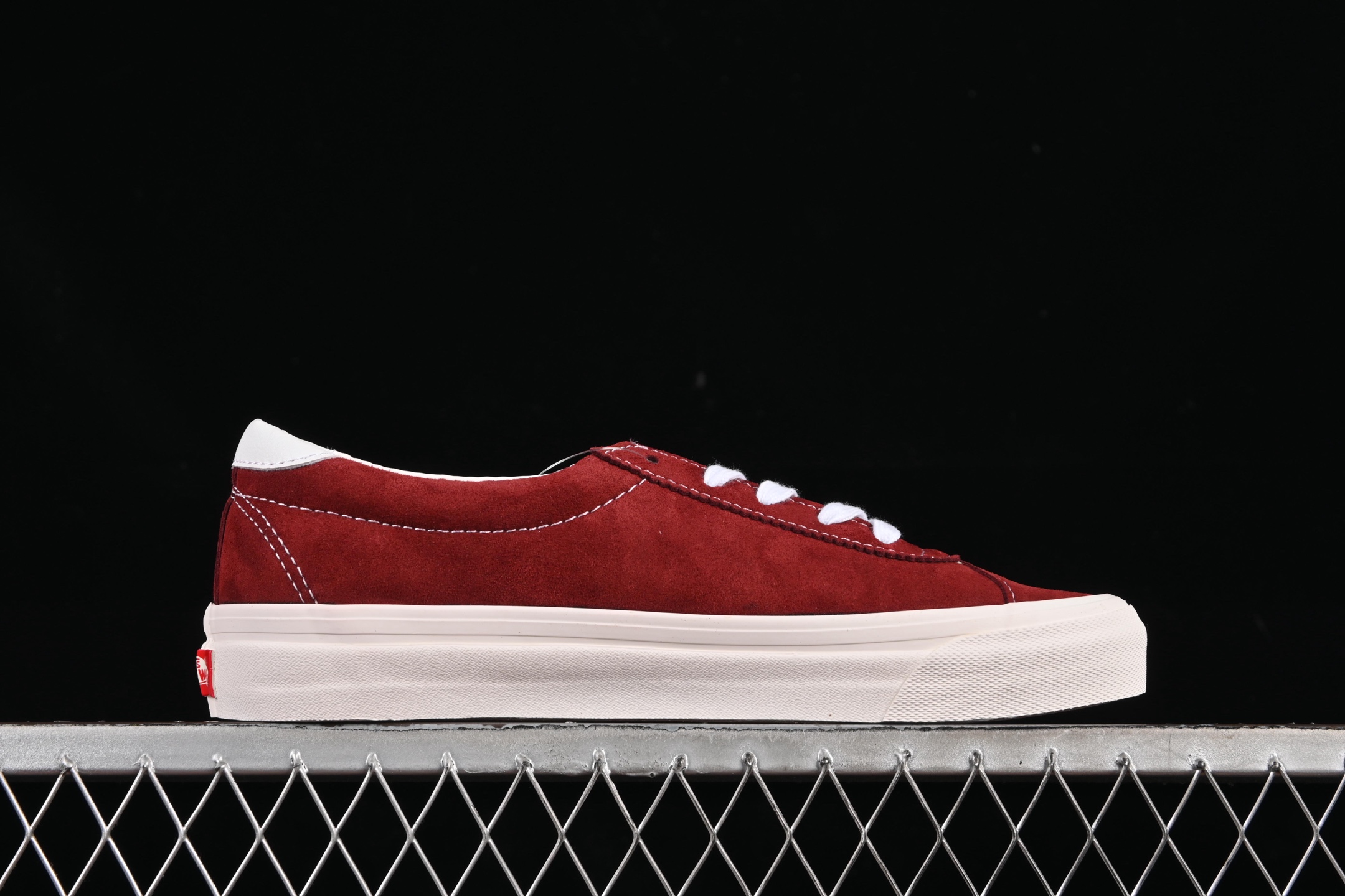 💰150纯原
Vans Vault Og Epoch Sport Lx 麂皮复古低帮帆布硫化鞋 VN0A3WLQQA6
#工艺:硫化1:1(重量1:1、真标、原钢印、材质标、鞋型标、合格证)
尺码:35 36 36.5 37 38 38.5 39 40 40.5 41 42 42.5 43 44 M.C3
