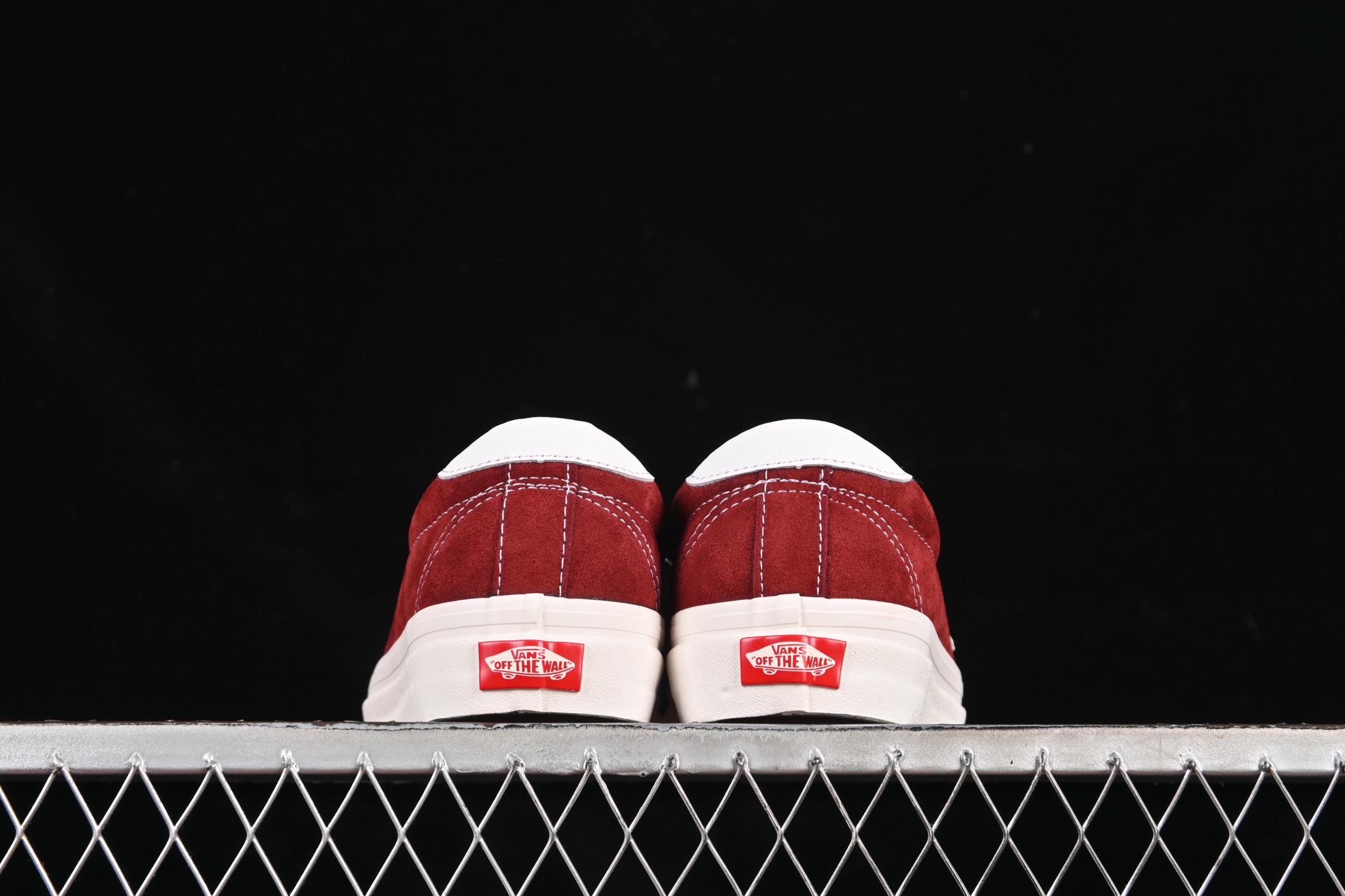 💰150纯原
Vans Vault Og Epoch Sport Lx 麂皮复古低帮帆布硫化鞋 VN0A3WLQQA6
#工艺:硫化1:1(重量1:1、真标、原钢印、材质标、鞋型标、合格证)
尺码:35 36 36.5 37 38 38.5 39 40 40.5 41 42 42.5 43 44 M.C3