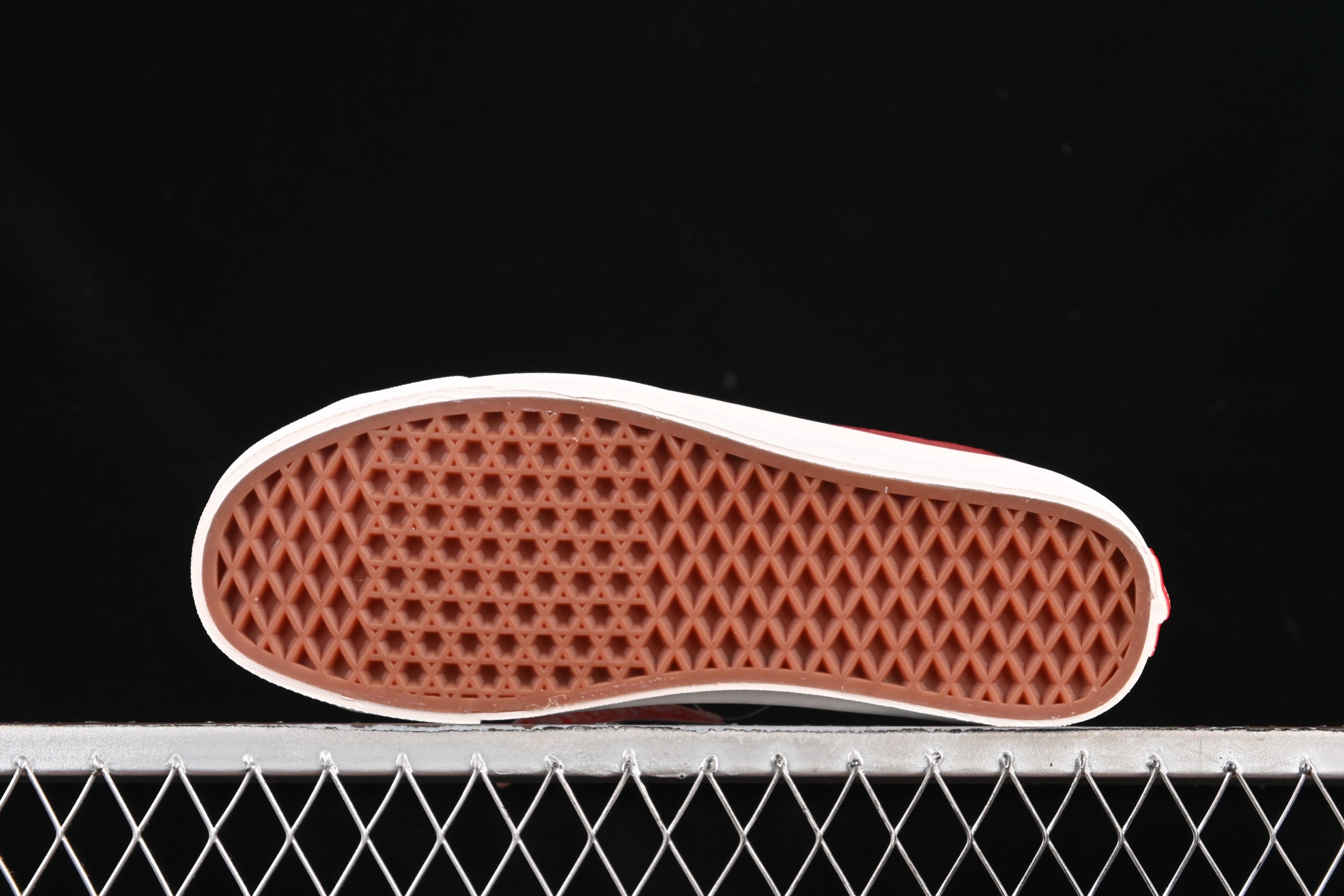 💰150纯原
Vans Vault Og Epoch Sport Lx 麂皮复古低帮帆布硫化鞋 VN0A3WLQQA6
#工艺:硫化1:1(重量1:1、真标、原钢印、材质标、鞋型标、合格证)
尺码:35 36 36.5 37 38 38.5 39 40 40.5 41 42 42.5 43 44 M.C3