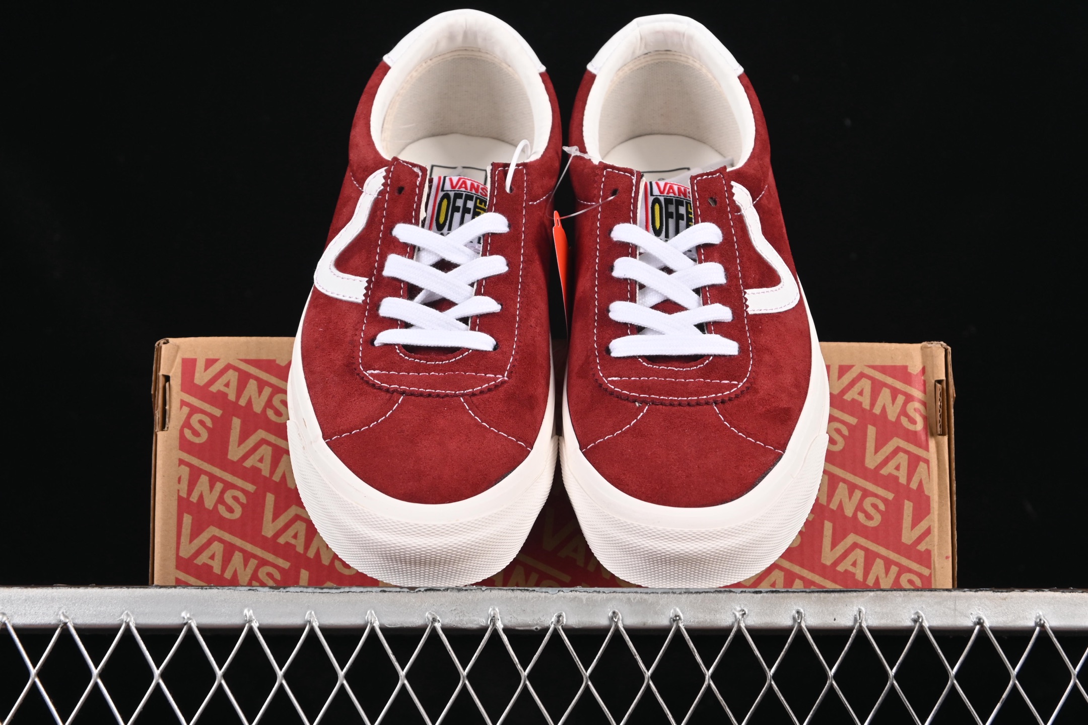 💰150纯原
Vans Vault Og Epoch Sport Lx 麂皮复古低帮帆布硫化鞋 VN0A3WLQQA6
#工艺:硫化1:1(重量1:1、真标、原钢印、材质标、鞋型标、合格证)
尺码:35 36 36.5 37 38 38.5 39 40 40.5 41 42 42.5 43 44 M.C3