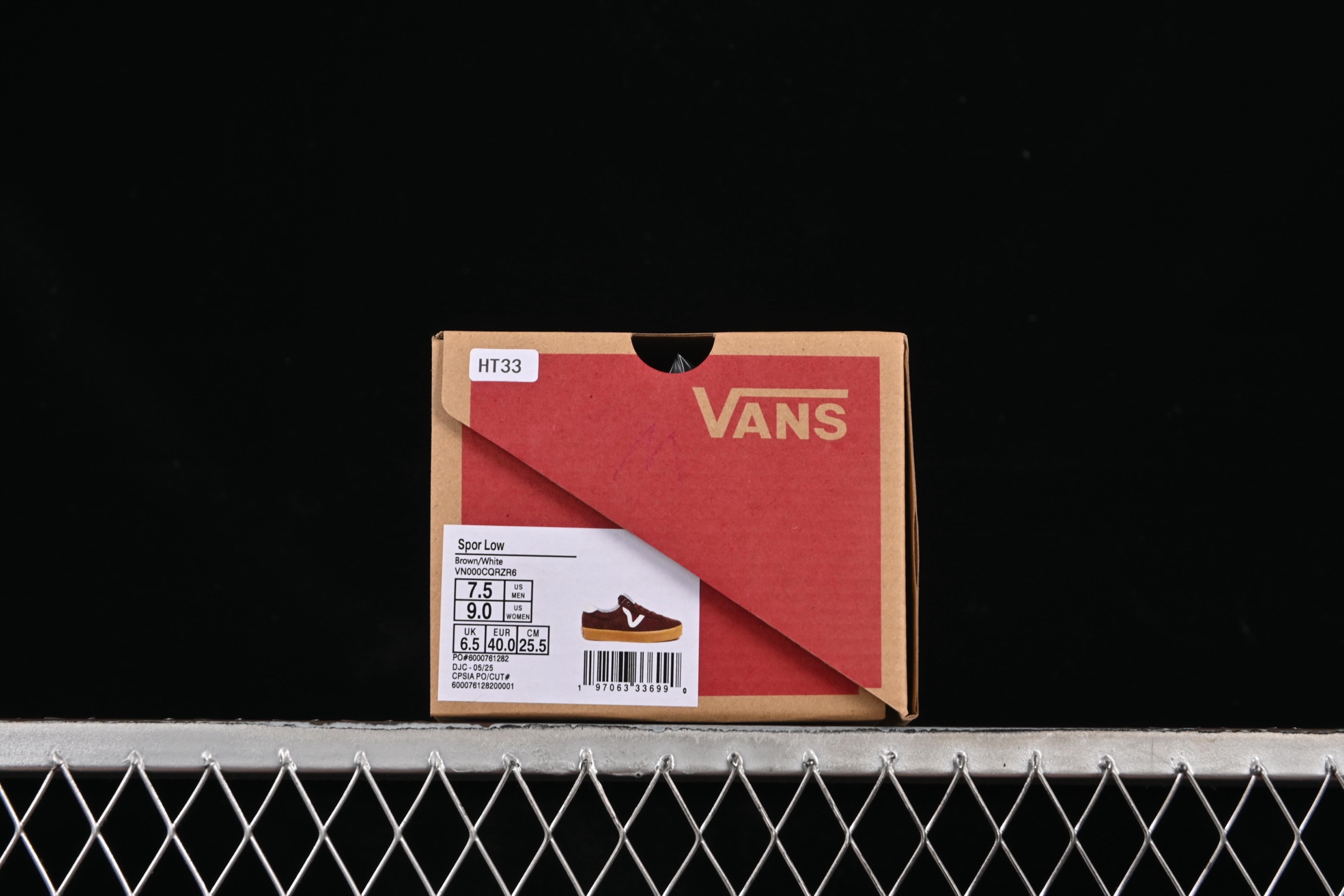 💰150纯原
Vans Vault Og Epoch Sport Lx 麂皮复古低帮帆布硫化鞋 VN000CQRZR6
#工艺:硫化1:1(重量1:1、真标、原钢印、材质标、鞋型标、合格证)
尺码:35 36 36.5 37 38 38.5 39 40 40.5 41 42 42.5 43 44 M.C3
