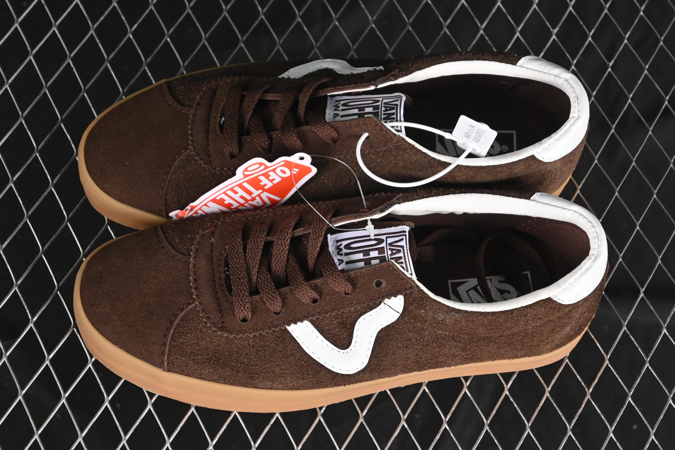 💰150纯原
Vans Vault Og Epoch Sport Lx 麂皮复古低帮帆布硫化鞋 VN000CQRZR6
#工艺:硫化1:1(重量1:1、真标、原钢印、材质标、鞋型标、合格证)
尺码:35 36 36.5 37 38 38.5 39 40 40.5 41 42 42.5 43 44 M.C3