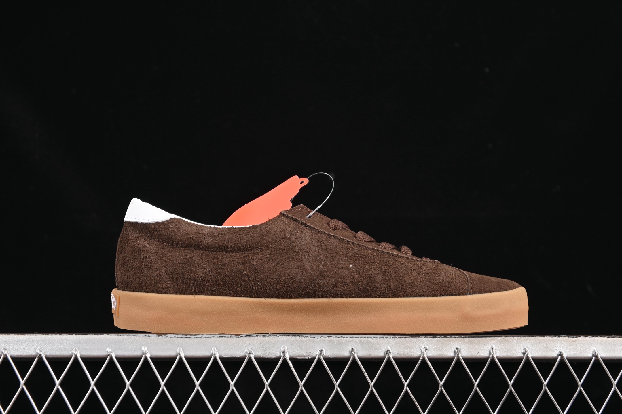 💰150纯原
Vans Vault Og Epoch Sport Lx 麂皮复古低帮帆布硫化鞋 VN000CQRZR6
#工艺:硫化1:1(重量1:1、真标、原钢印、材质标、鞋型标、合格证)
尺码:35 36 36.5 37 38 38.5 39 40 40.5 41 42 42.5 43 44 M.C3