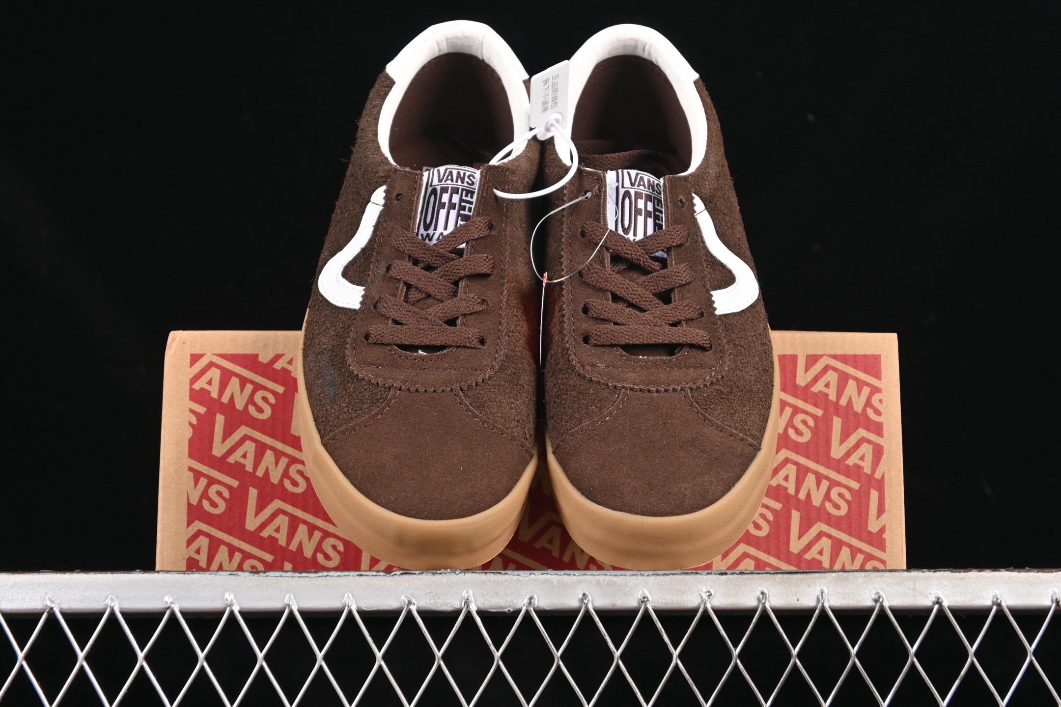 💰150纯原
Vans Vault Og Epoch Sport Lx 麂皮复古低帮帆布硫化鞋 VN000CQRZR6
#工艺:硫化1:1(重量1:1、真标、原钢印、材质标、鞋型标、合格证)
尺码:35 36 36.5 37 38 38.5 39 40 40.5 41 42 42.5 43 44 M.C3