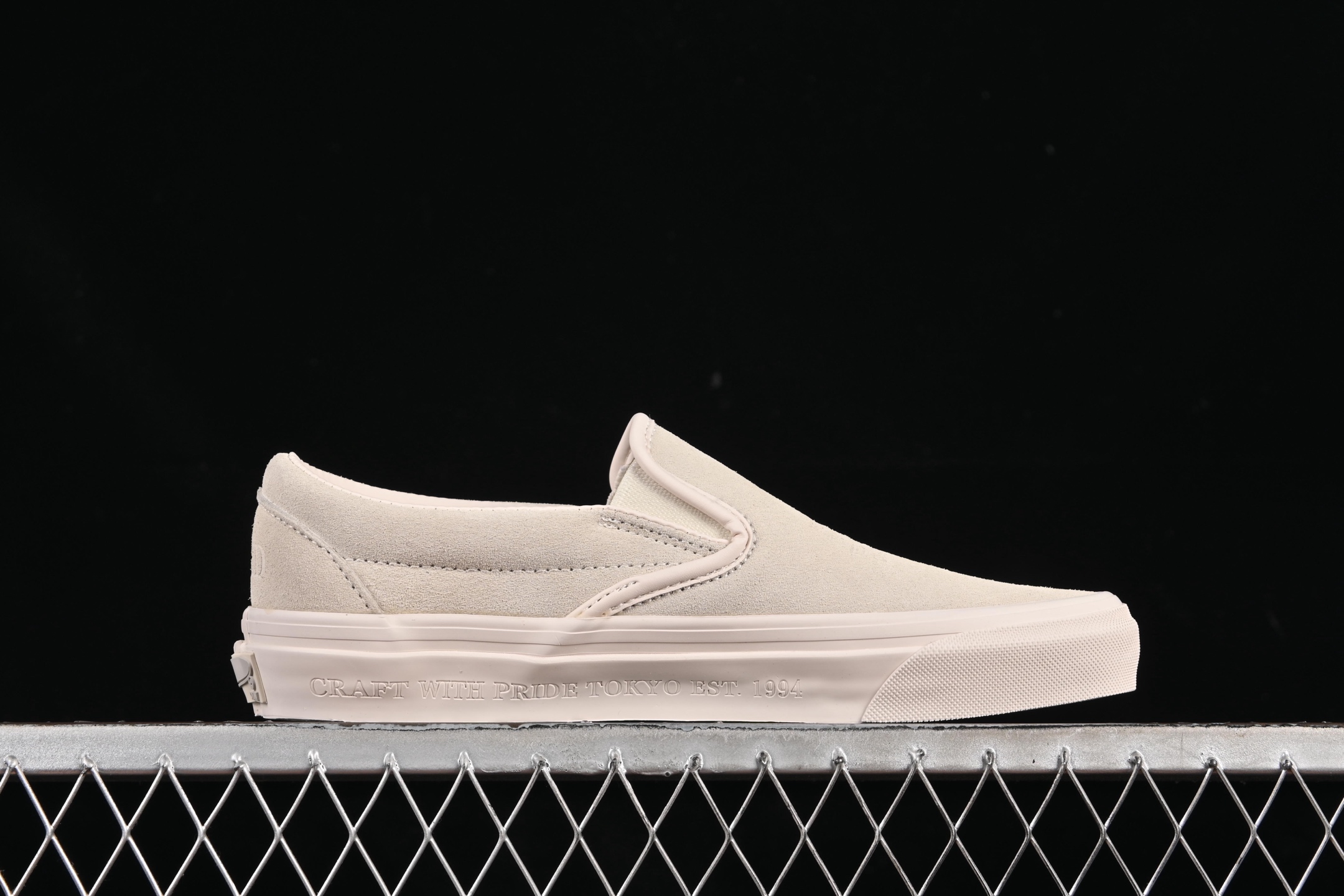 💰160纯原
Vans Classic Slip-On 98 DX 麂皮 懒人一脚蹬休闲板鞋 VN000EDG7VJ
#工艺:硫化1:1(重量1:1、真标、原钢印、材质标、鞋型标、合格证)
尺码:35 36 36.5 37 38 38.5 39 40 40.5 41 42 42.5 43 44 M.C3