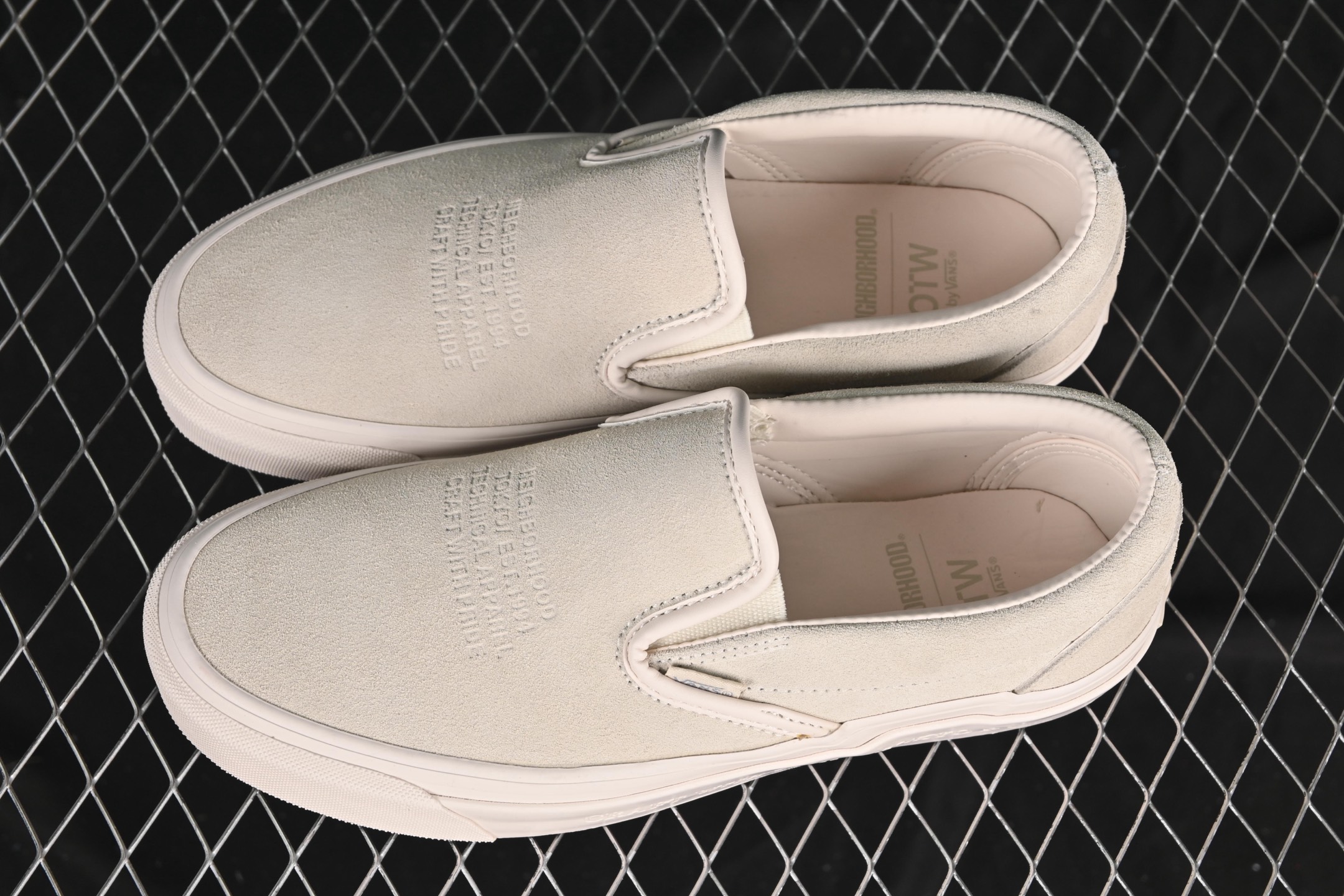 💰160纯原
Vans Classic Slip-On 98 DX 麂皮 懒人一脚蹬休闲板鞋 VN000EDG7VJ
#工艺:硫化1:1(重量1:1、真标、原钢印、材质标、鞋型标、合格证)
尺码:35 36 36.5 37 38 38.5 39 40 40.5 41 42 42.5 43 44 M.C3