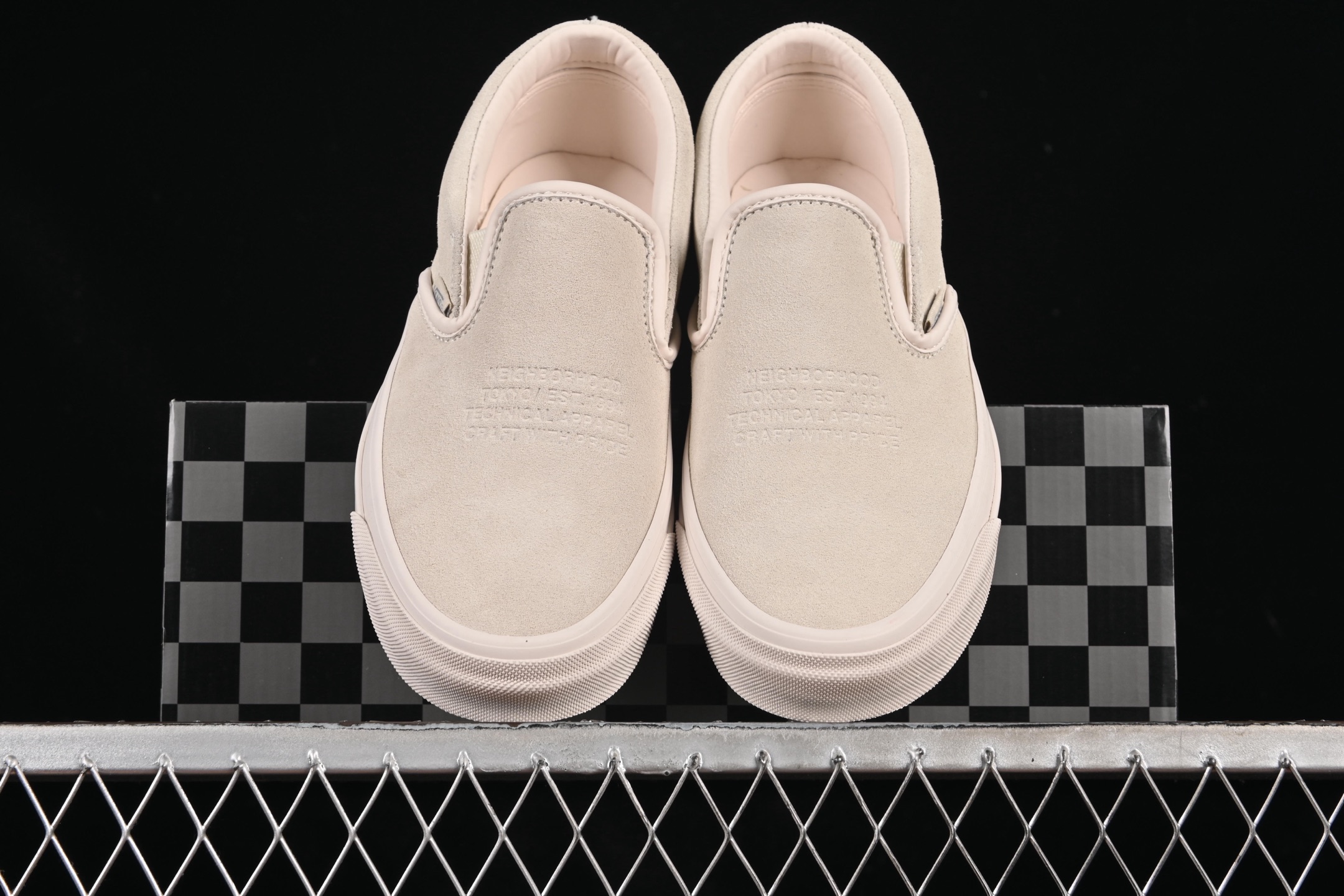 💰160纯原
Vans Classic Slip-On 98 DX 麂皮 懒人一脚蹬休闲板鞋 VN000EDG7VJ
#工艺:硫化1:1(重量1:1、真标、原钢印、材质标、鞋型标、合格证)
尺码:35 36 36.5 37 38 38.5 39 40 40.5 41 42 42.5 43 44 M.C3