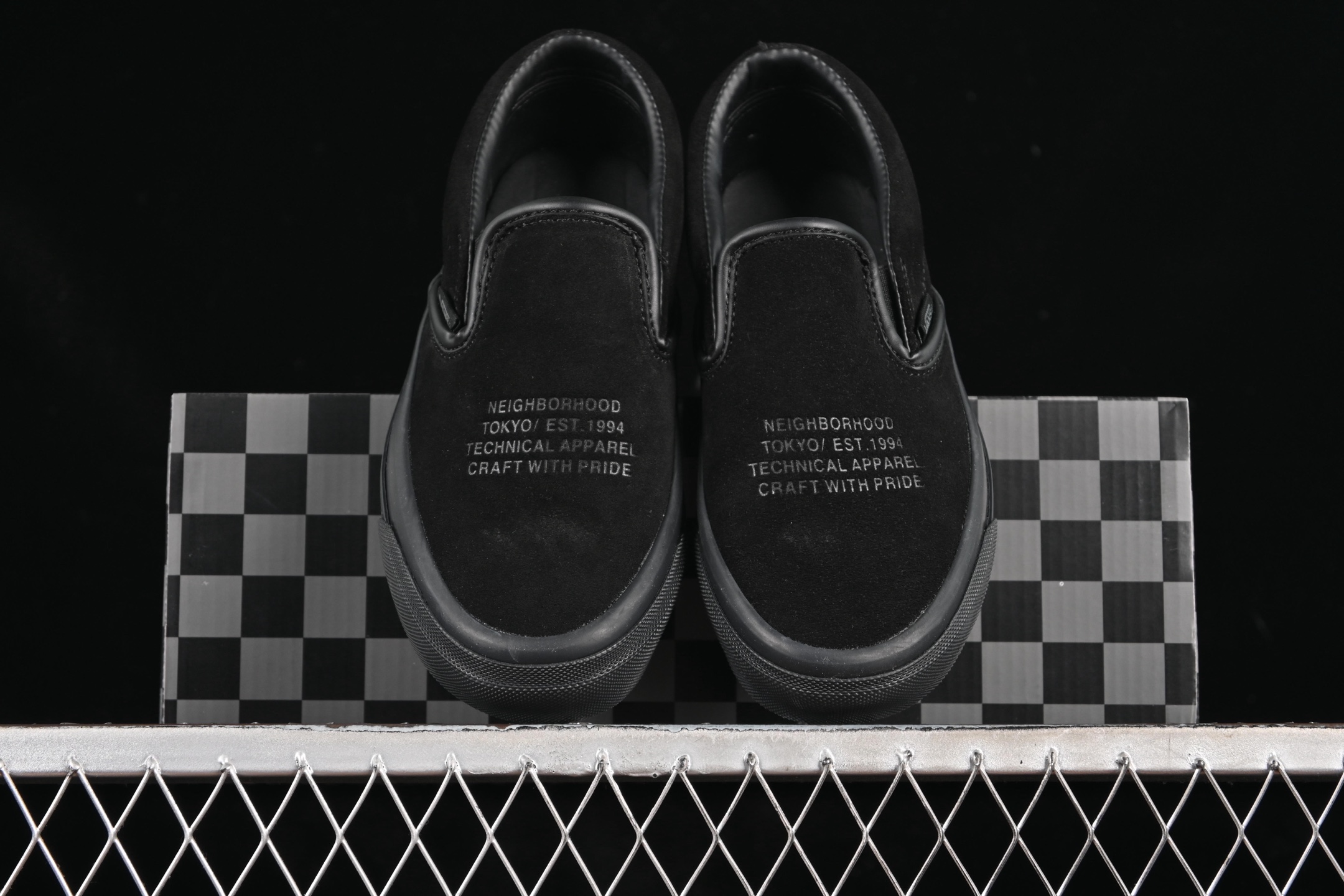 💰160纯原
Vans Classic Slip-On 98 DX 麂皮 懒人一脚蹬休闲板鞋 VN000EDGBLA
#工艺:硫化1:1(重量1:1、真标、原钢印、材质标、鞋型标、合格证)
尺码:35 36 36.5 37 38 38.5 39 40 40.5 41 42 42.5 43 44 M.C3
