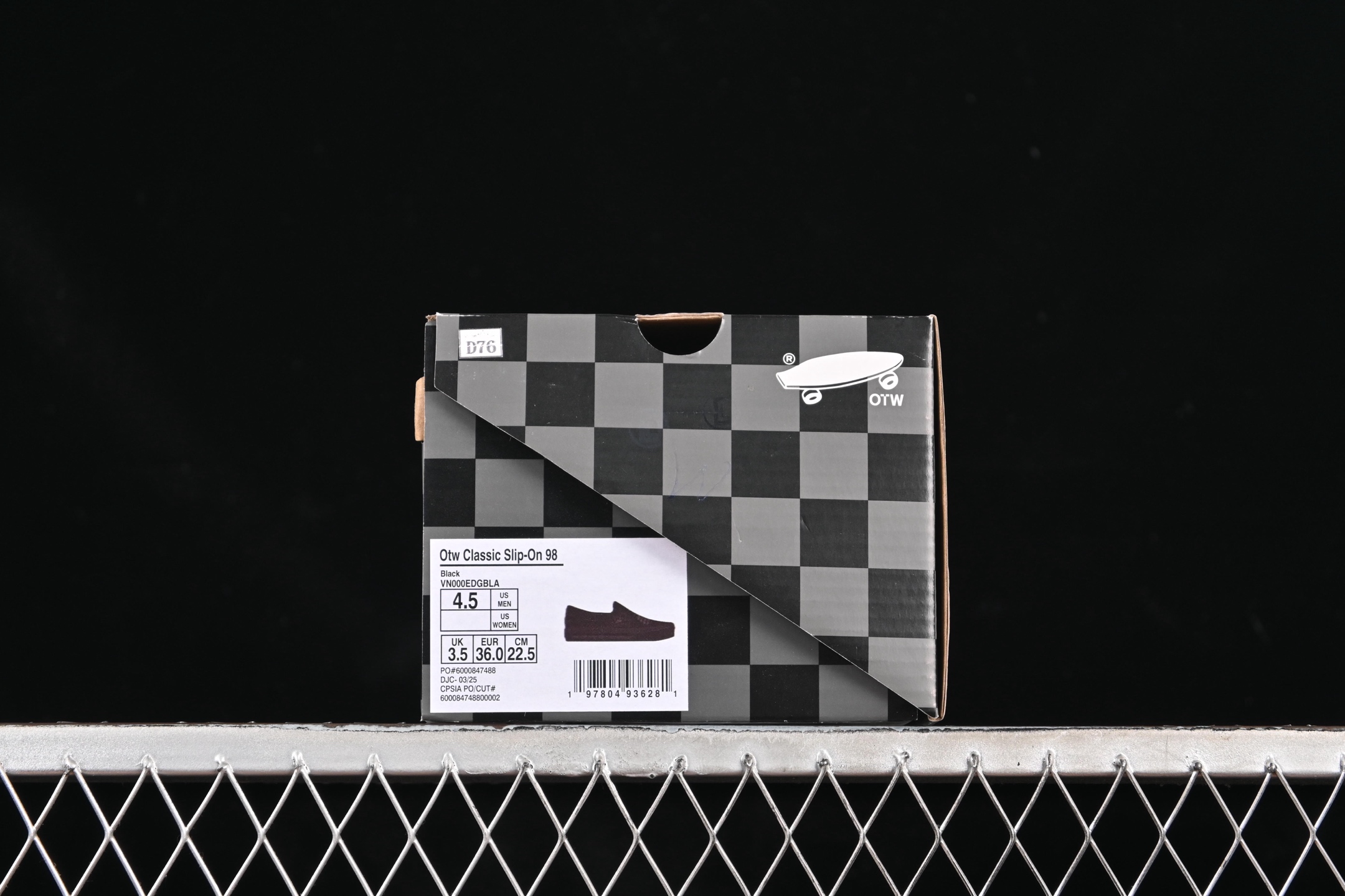 💰160纯原
Vans Classic Slip-On 98 DX 麂皮 懒人一脚蹬休闲板鞋 VN000EDGBLA
#工艺:硫化1:1(重量1:1、真标、原钢印、材质标、鞋型标、合格证)
尺码:35 36 36.5 37 38 38.5 39 40 40.5 41 42 42.5 43 44 M.C3