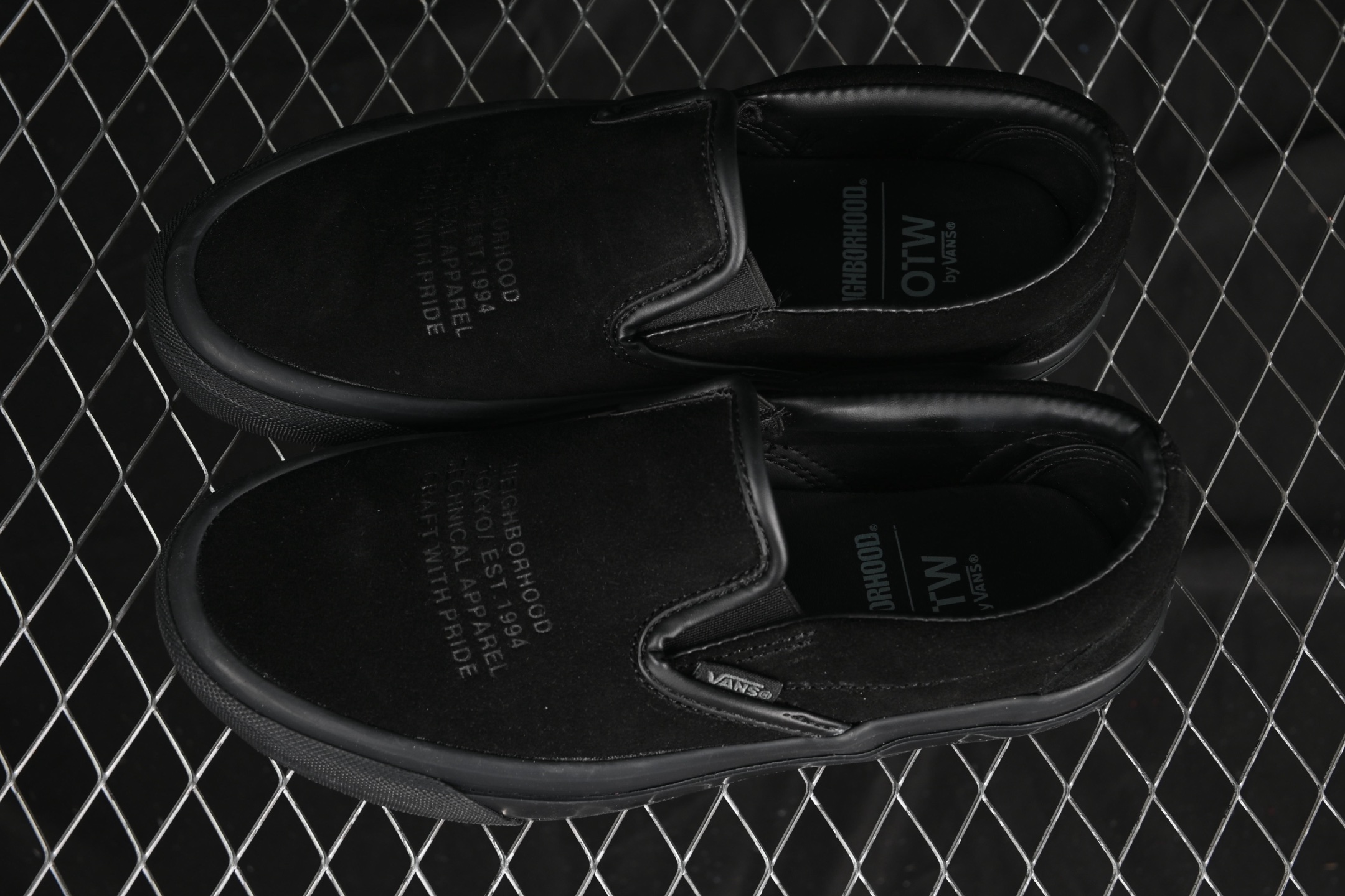 💰160纯原
Vans Classic Slip-On 98 DX 麂皮 懒人一脚蹬休闲板鞋 VN000EDGBLA
#工艺:硫化1:1(重量1:1、真标、原钢印、材质标、鞋型标、合格证)
尺码:35 36 36.5 37 38 38.5 39 40 40.5 41 42 42.5 43 44 M.C3