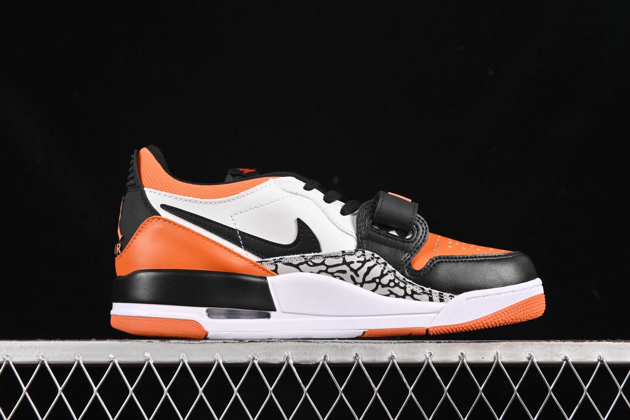 💰200真标💰240公司级💰280纯原
Air Jordan Legacy 312 Low AJ312 乔312 魔术贴三合一板鞋 CD7069-118
尺码:36 36.5 37.5 38 38.5 39 40 40.5 41 42 42.5 43 44 44.5 45 46 47.5 G.D4