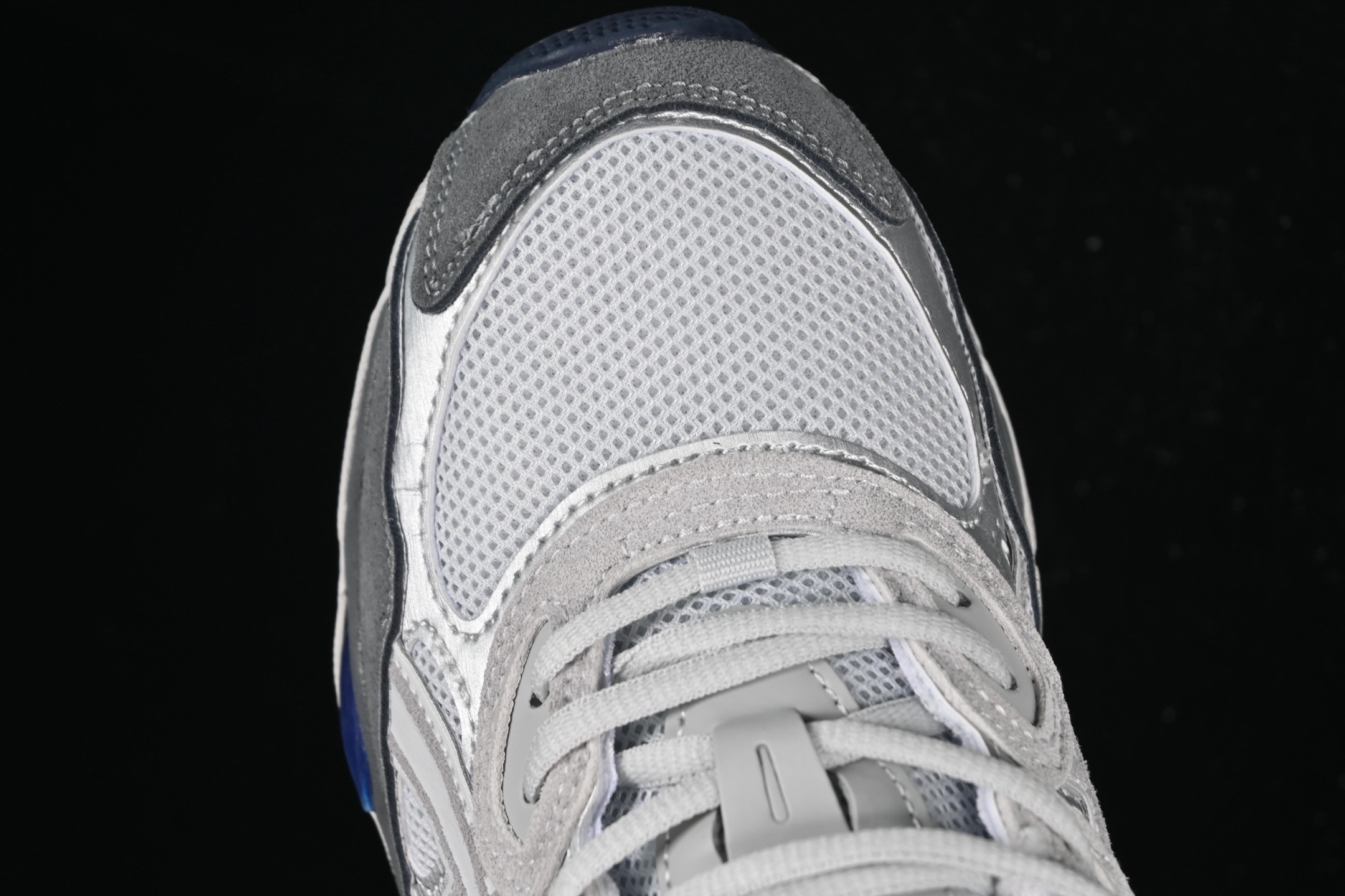 💰240纯原
Asics Gel-NYC 亚瑟士运动休闲透气专业跑鞋 1203A383-025
#鞋面采用反绒皮与网布拼接 透气舒适兼具休闲时尚 结合简明的配色 展现品牌的传承及引领复古流行的主题 虎爪造型的LOGO
#鞋身稳定包裹系统 支撑鞋身 经典宽大鞋型配备防偏移设计提升包裹性 穿着舒适鞋面透气孔设计 提供透气性
尺码:36 37 37.5 38 39 39.5 40 40.5 41.5 42 42.5 43.5 44 45 B.D4