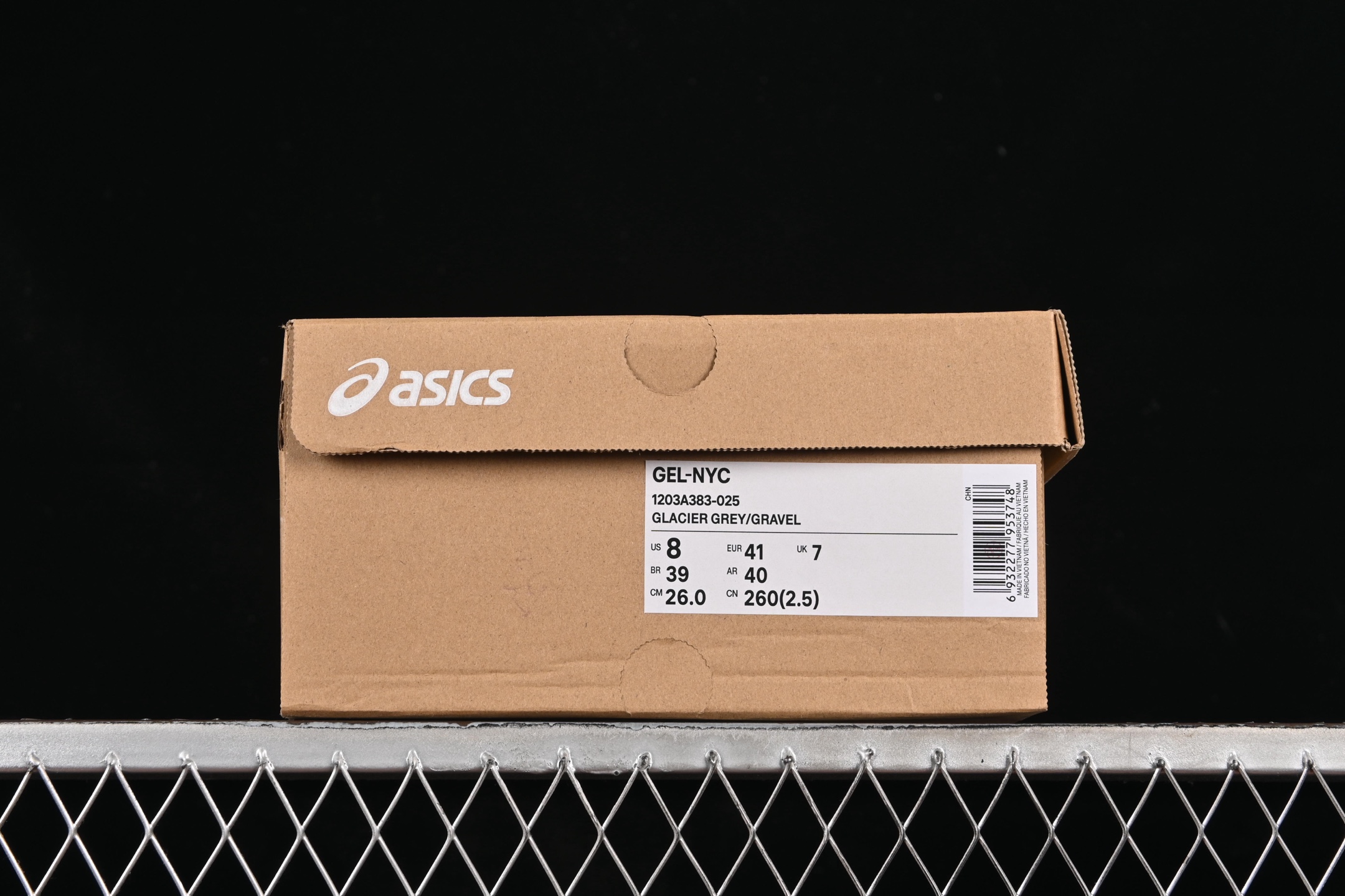 💰240纯原
Asics Gel-NYC 亚瑟士运动休闲透气专业跑鞋 1203A383-025
#鞋面采用反绒皮与网布拼接 透气舒适兼具休闲时尚 结合简明的配色 展现品牌的传承及引领复古流行的主题 虎爪造型的LOGO
#鞋身稳定包裹系统 支撑鞋身 经典宽大鞋型配备防偏移设计提升包裹性 穿着舒适鞋面透气孔设计 提供透气性
尺码:36 37 37.5 38 39 39.5 40 40.5 41.5 42 42.5 43.5 44 45 B.D4
