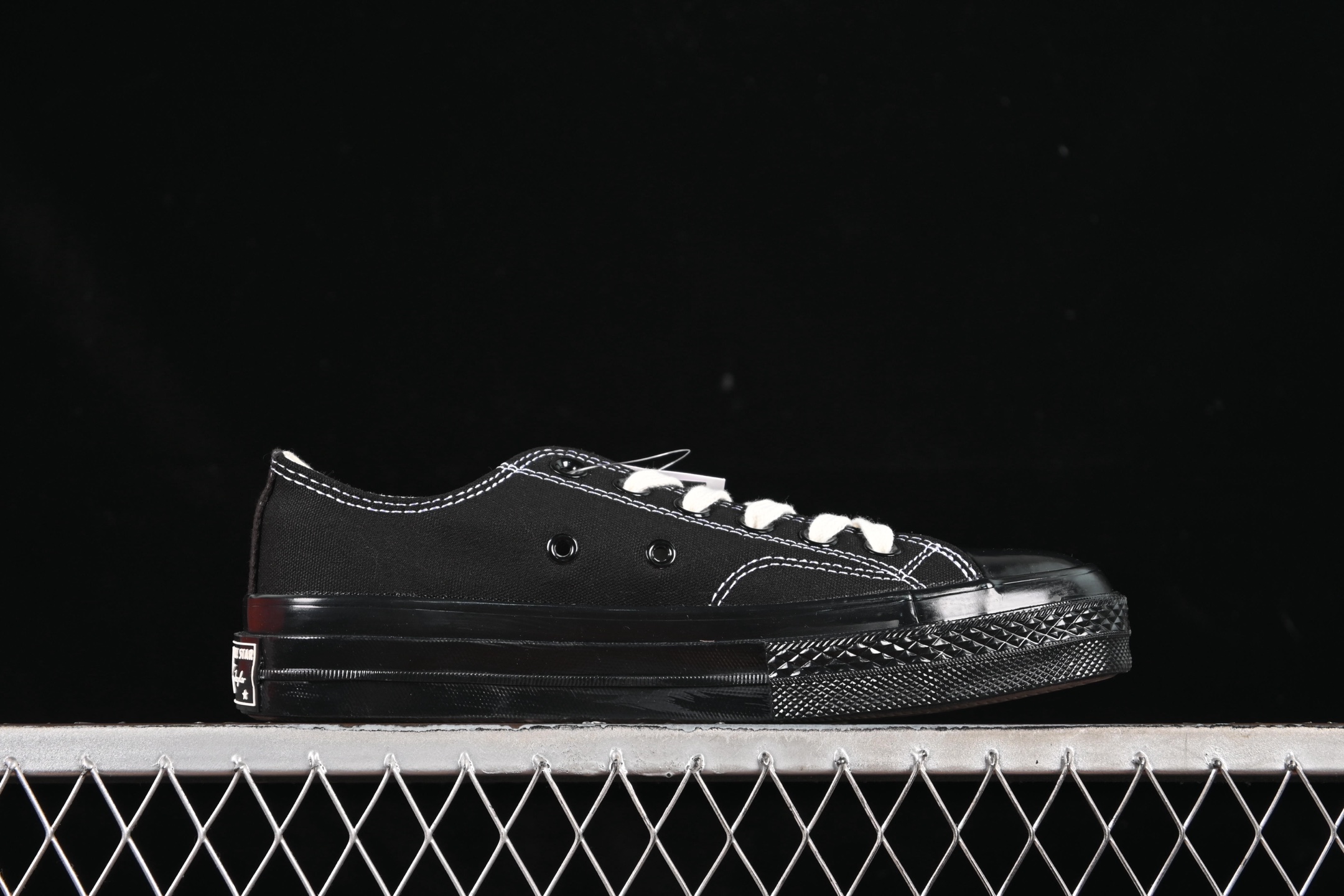 💰140纯原
Converse Chuck 1970s 匡威官方新款 黑武士 低帮休闲板鞋 A17938C
#工艺：硫化1:1（重量1:1、真标、原钢印、材质标、鞋型标、合格证）
尺码：35 36 36.5 37 37.5 38 39 39.5 40 41 41.5 42 42.5 43 44 M.C3